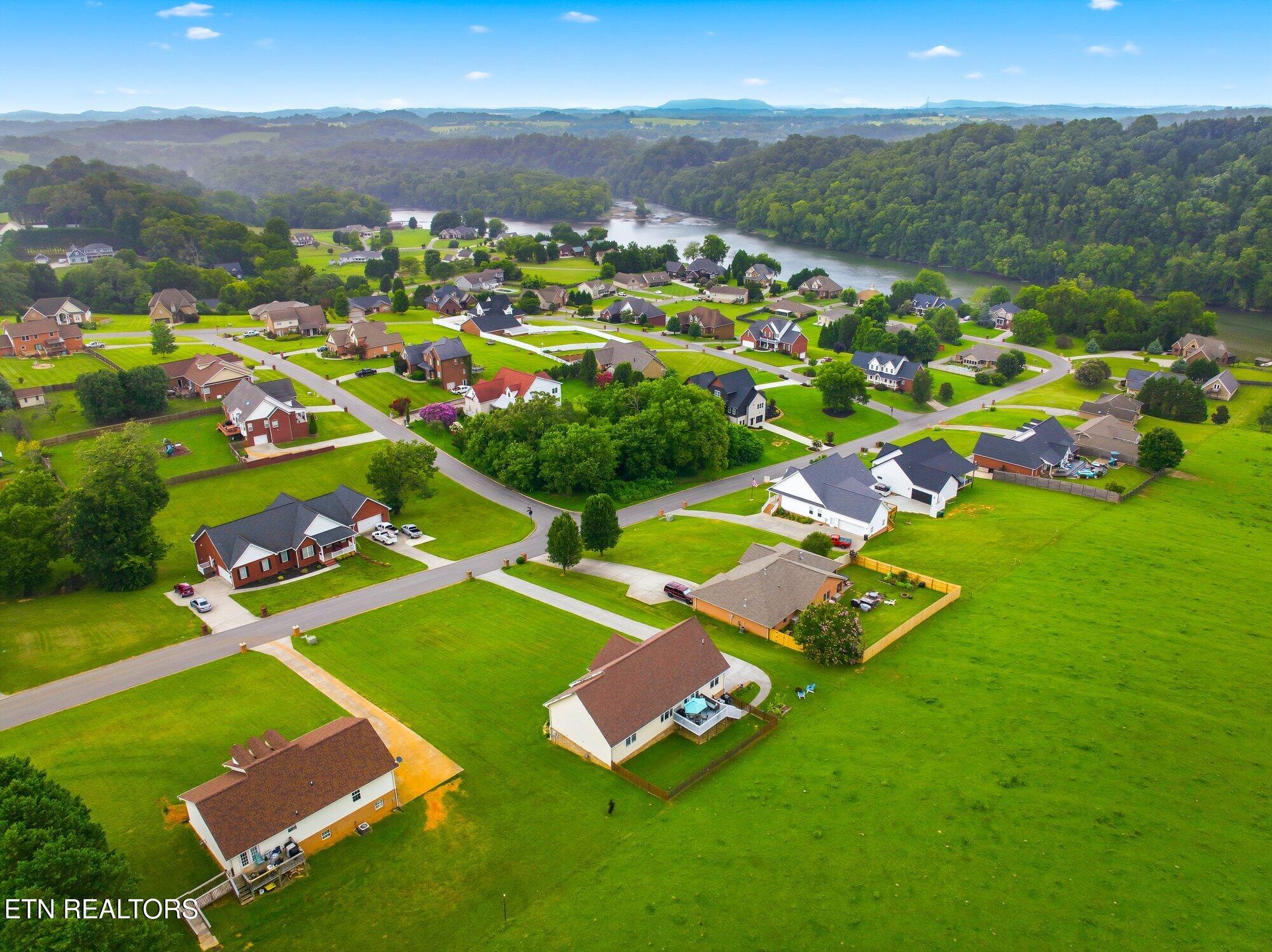 1463 River Run Circle Sevierville TN 37876