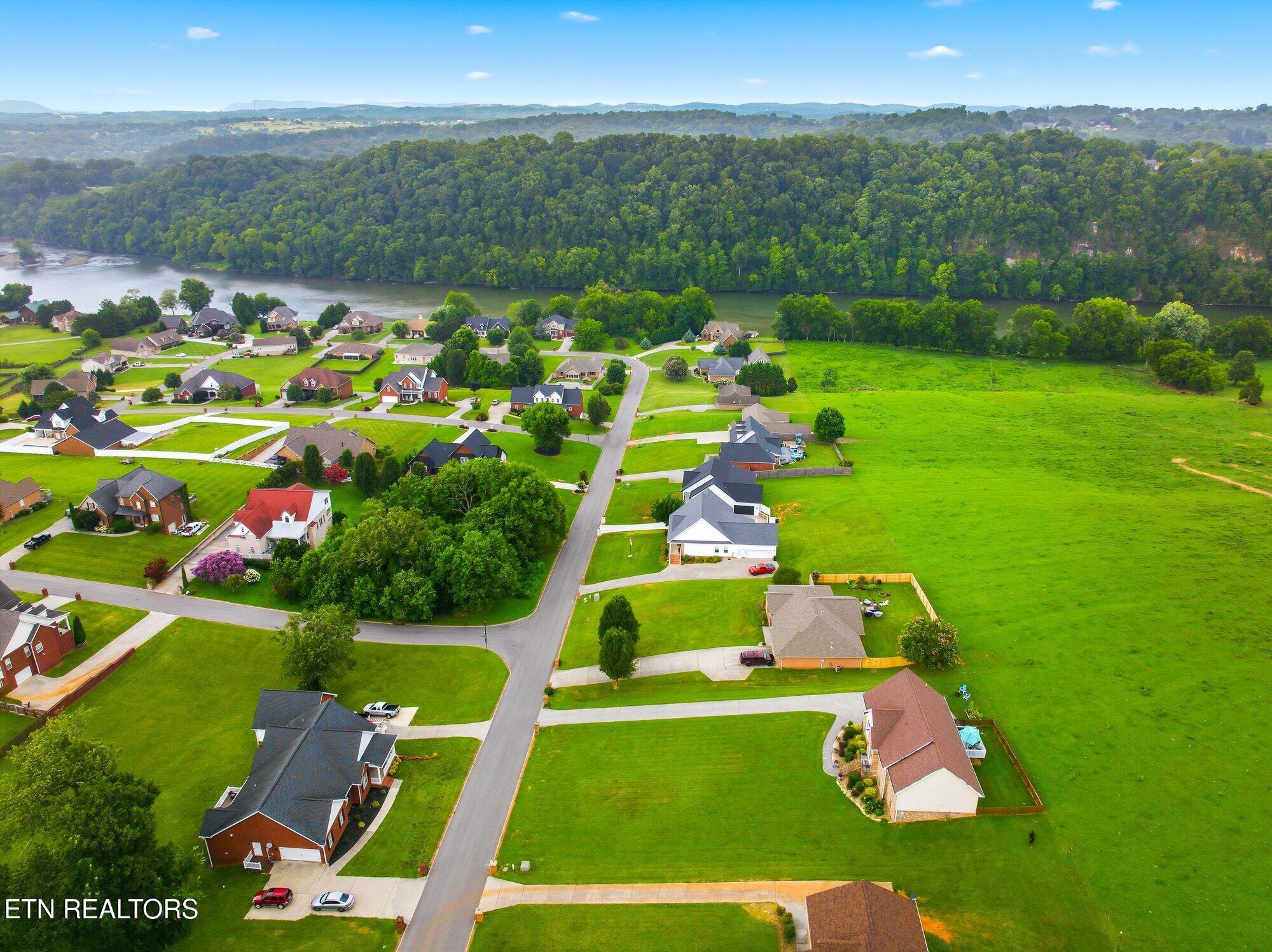 1463 River Run Circle Sevierville TN 37876