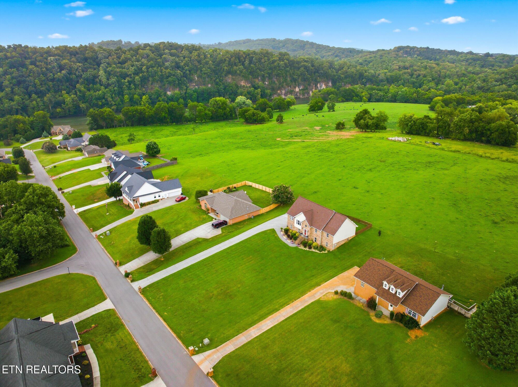 1463 River Run Circle Sevierville TN 37876
