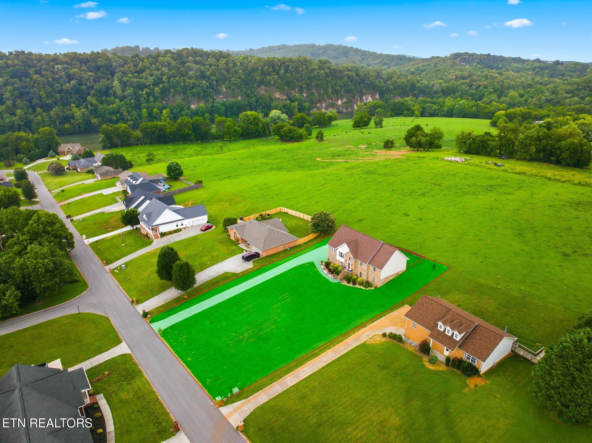 1463 River Run Circle Sevierville TN 37876