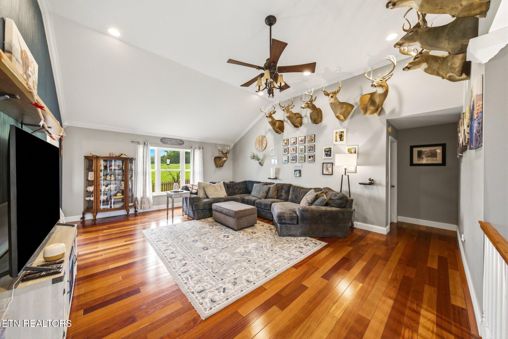 1463 River Run Circle Sevierville TN 37876