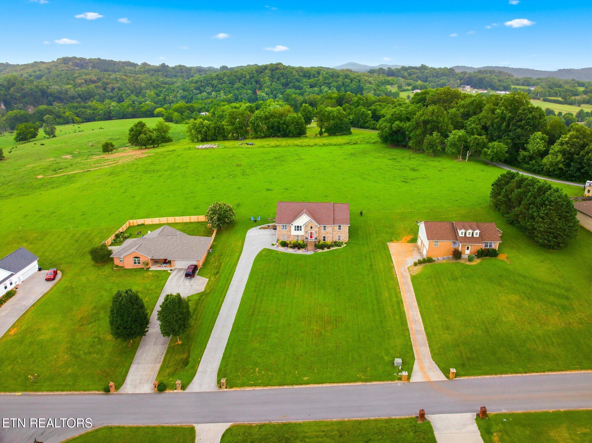 1463 River Run Circle Sevierville TN 37876