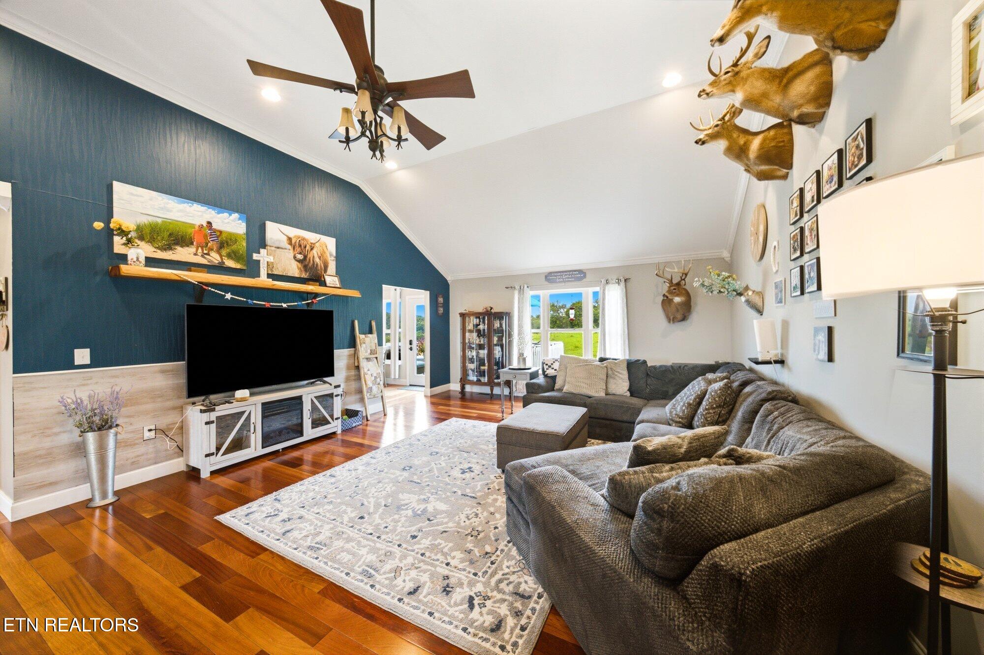 1463 River Run Circle Sevierville TN 37876