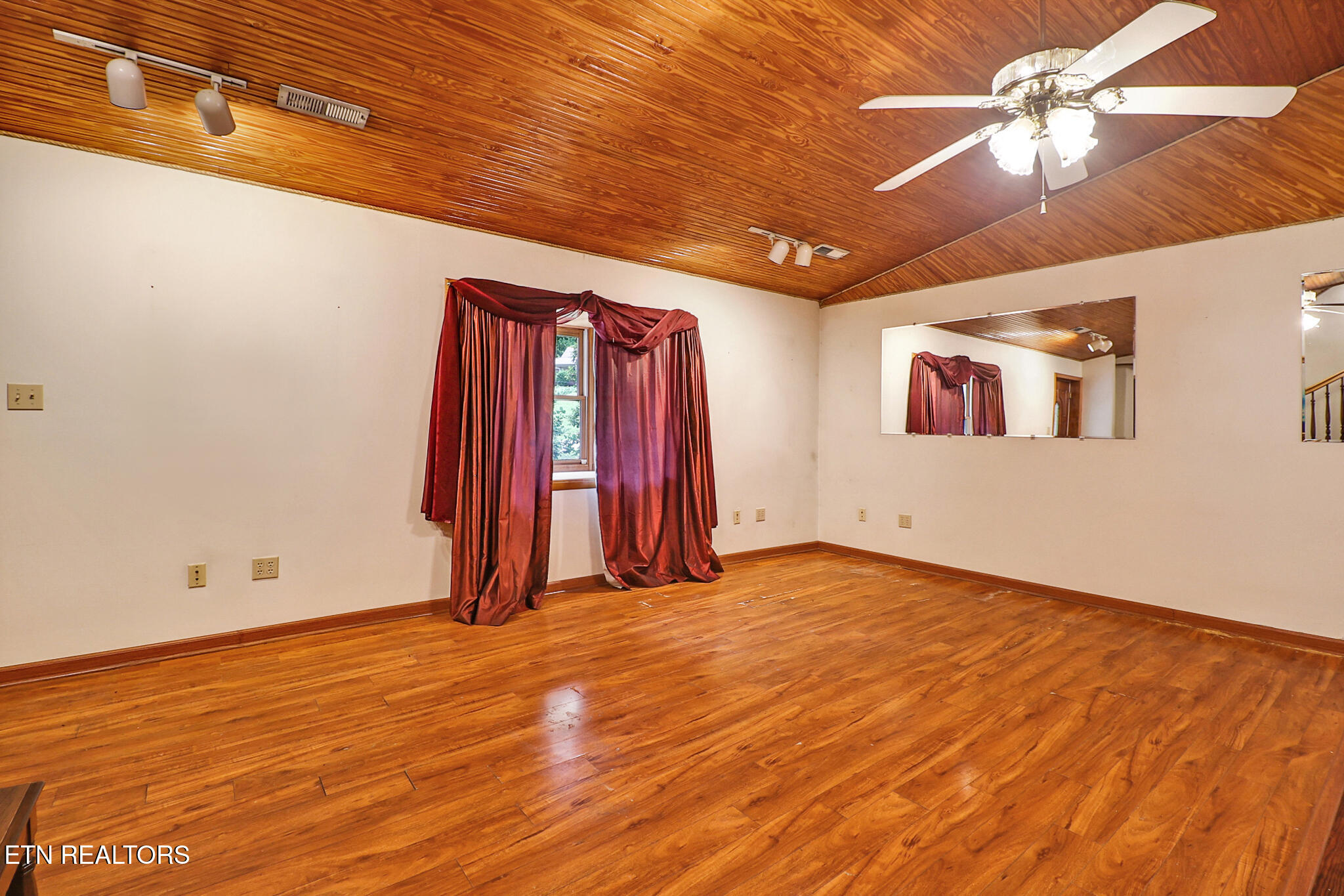 395 Ashley Lane Oneida TN 37841