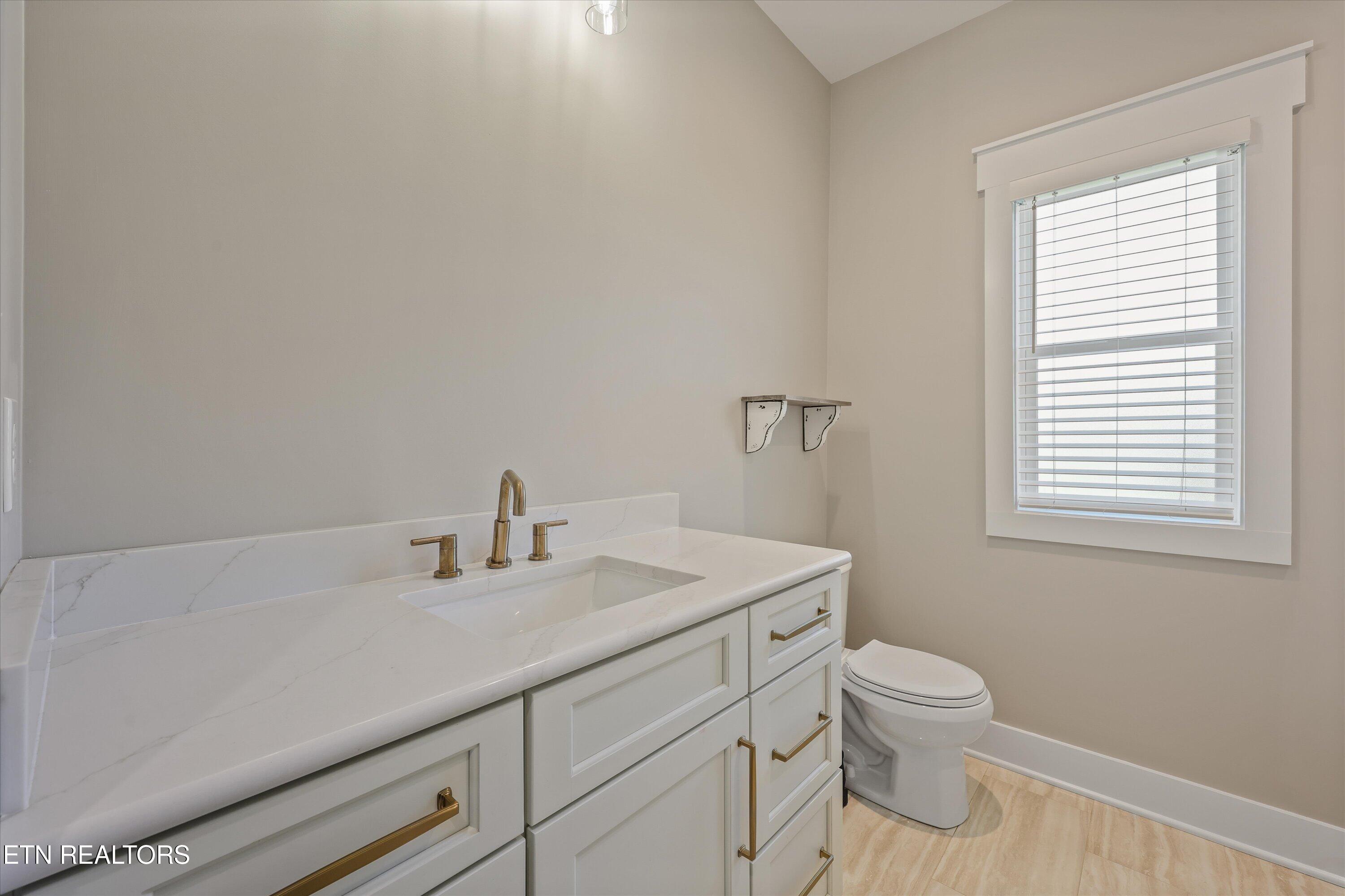 8233 Tazewell Pike Corryton TN 37721