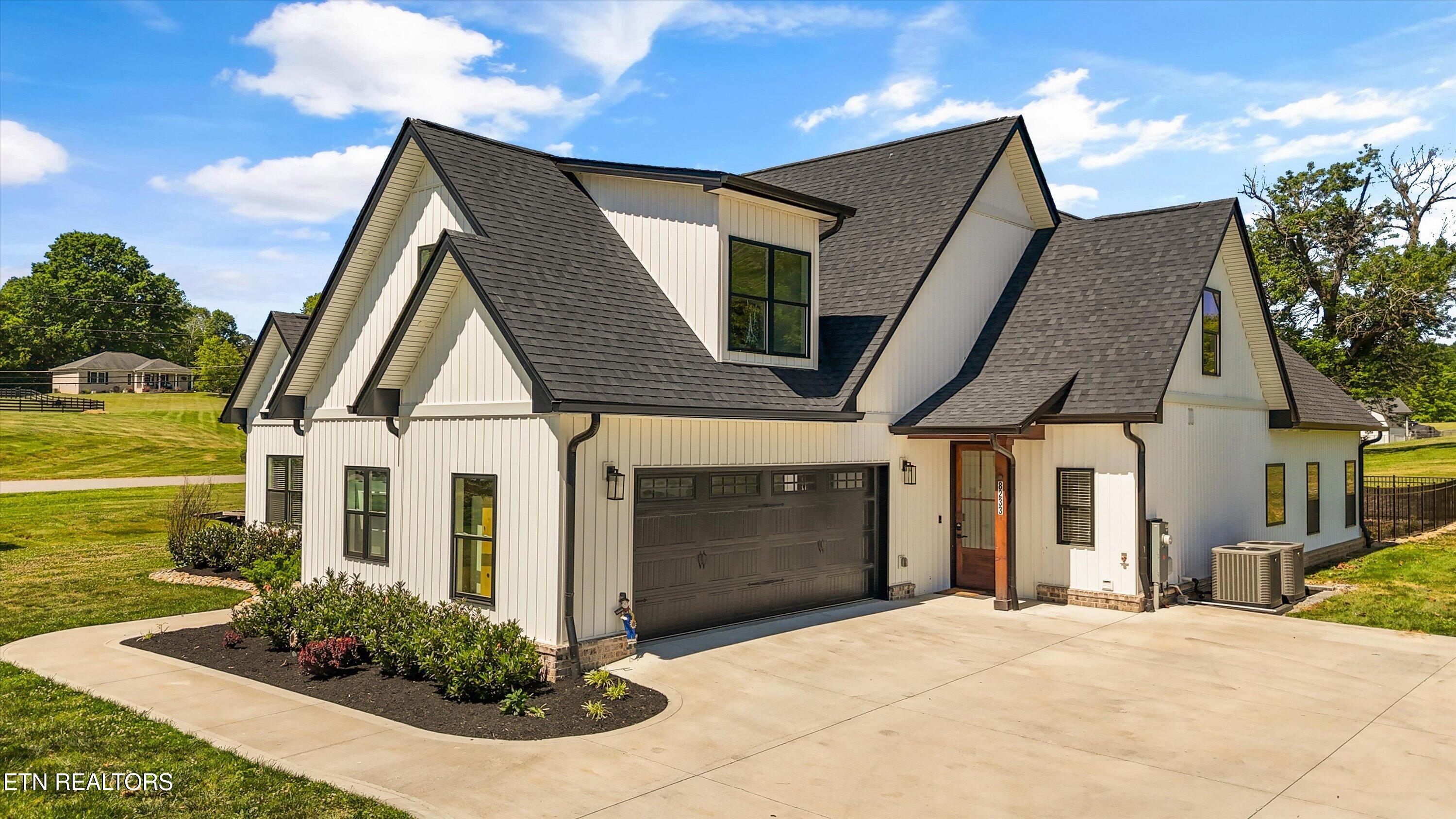 8233 Tazewell Pike Corryton TN 37721