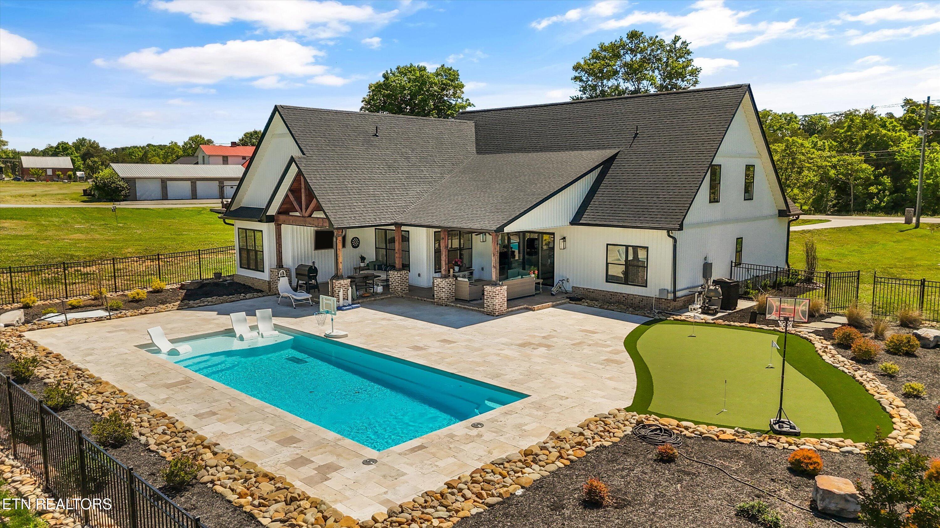 8233 Tazewell Pike Corryton TN 37721