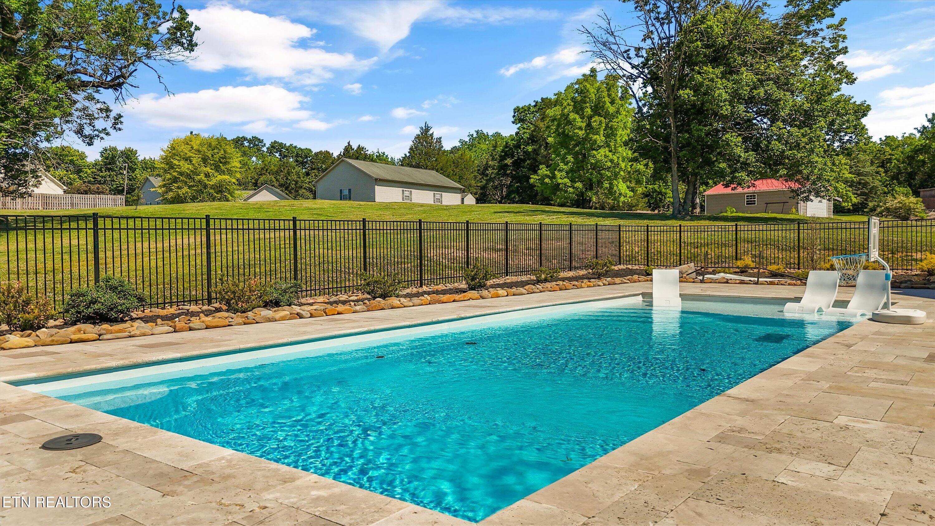 8233 Tazewell Pike Corryton TN 37721