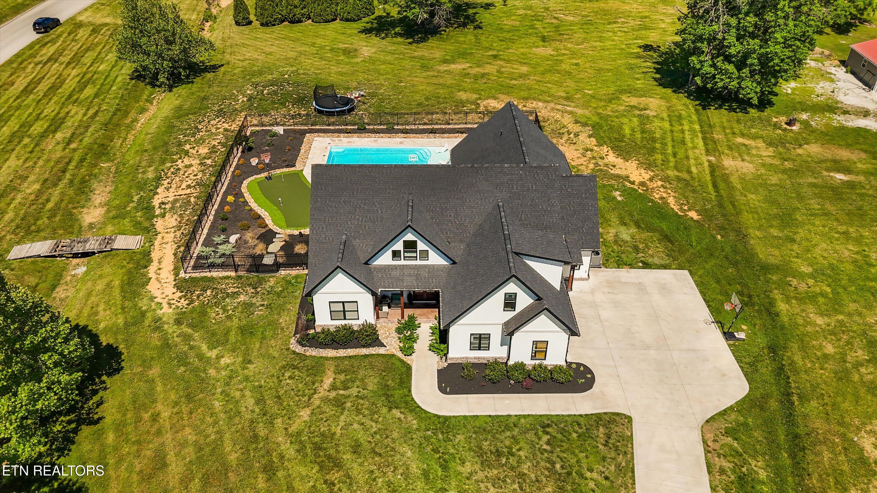 8233 Tazewell Pike Corryton TN 37721