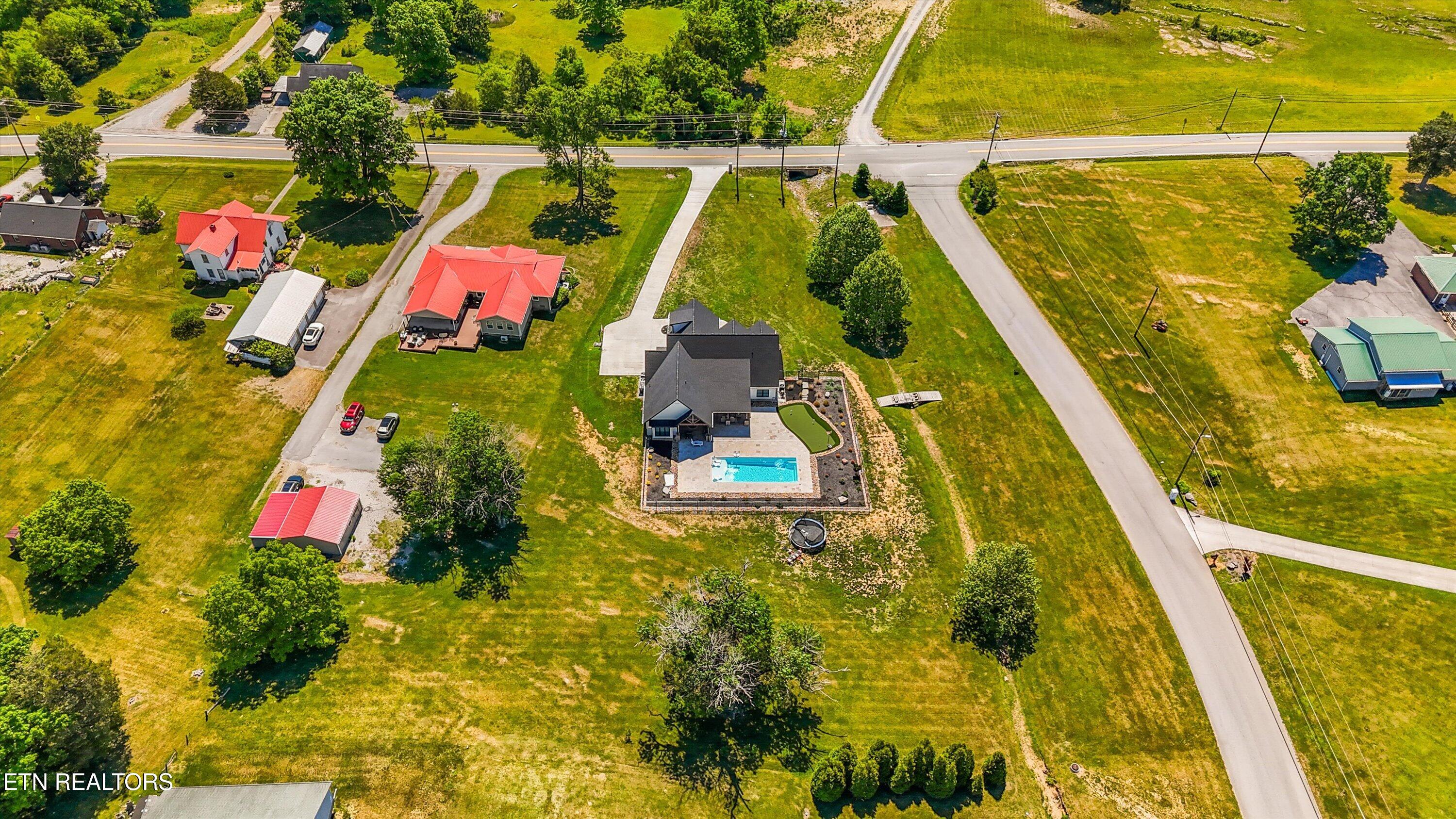 8233 Tazewell Pike Corryton TN 37721