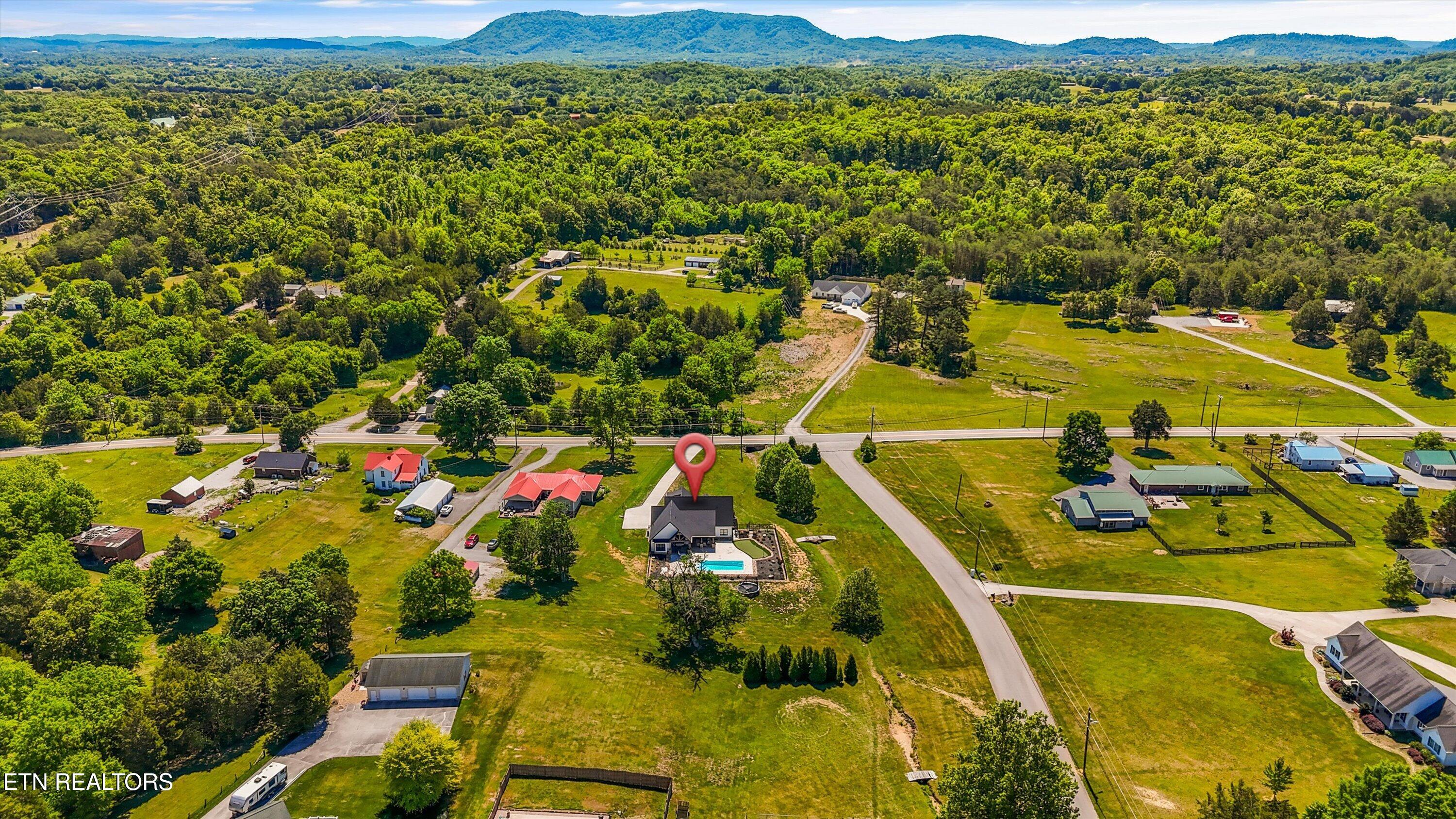 8233 Tazewell Pike Corryton TN 37721