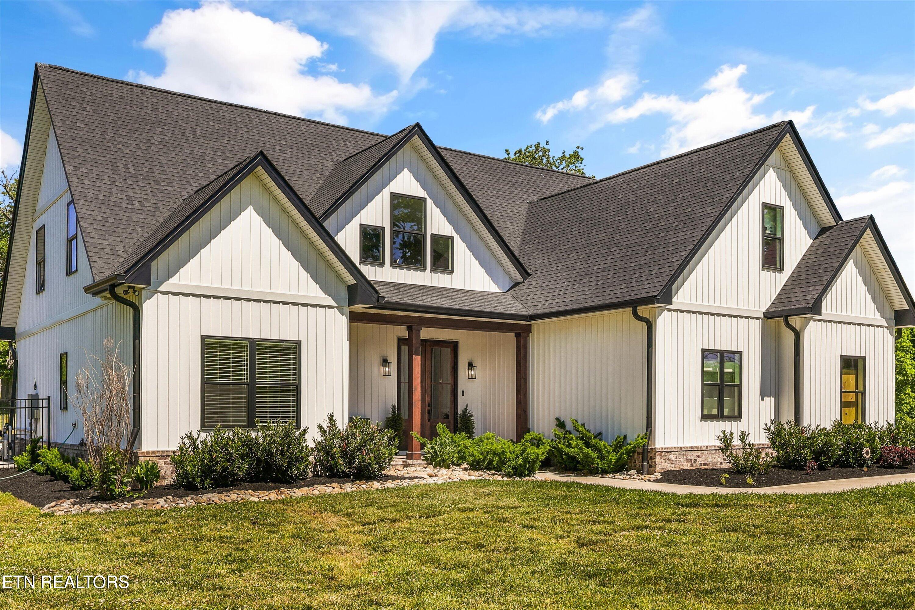 8233 Tazewell Pike Corryton TN 37721
