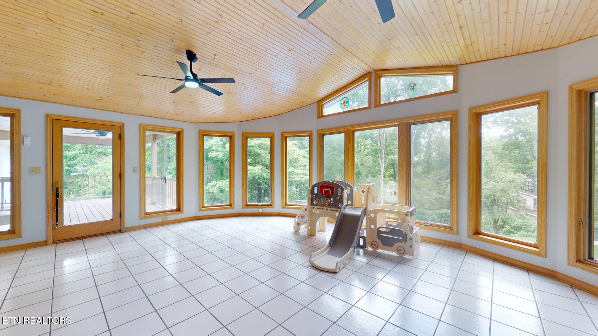 989 W Outer Drive Oak Ridge TN 37830