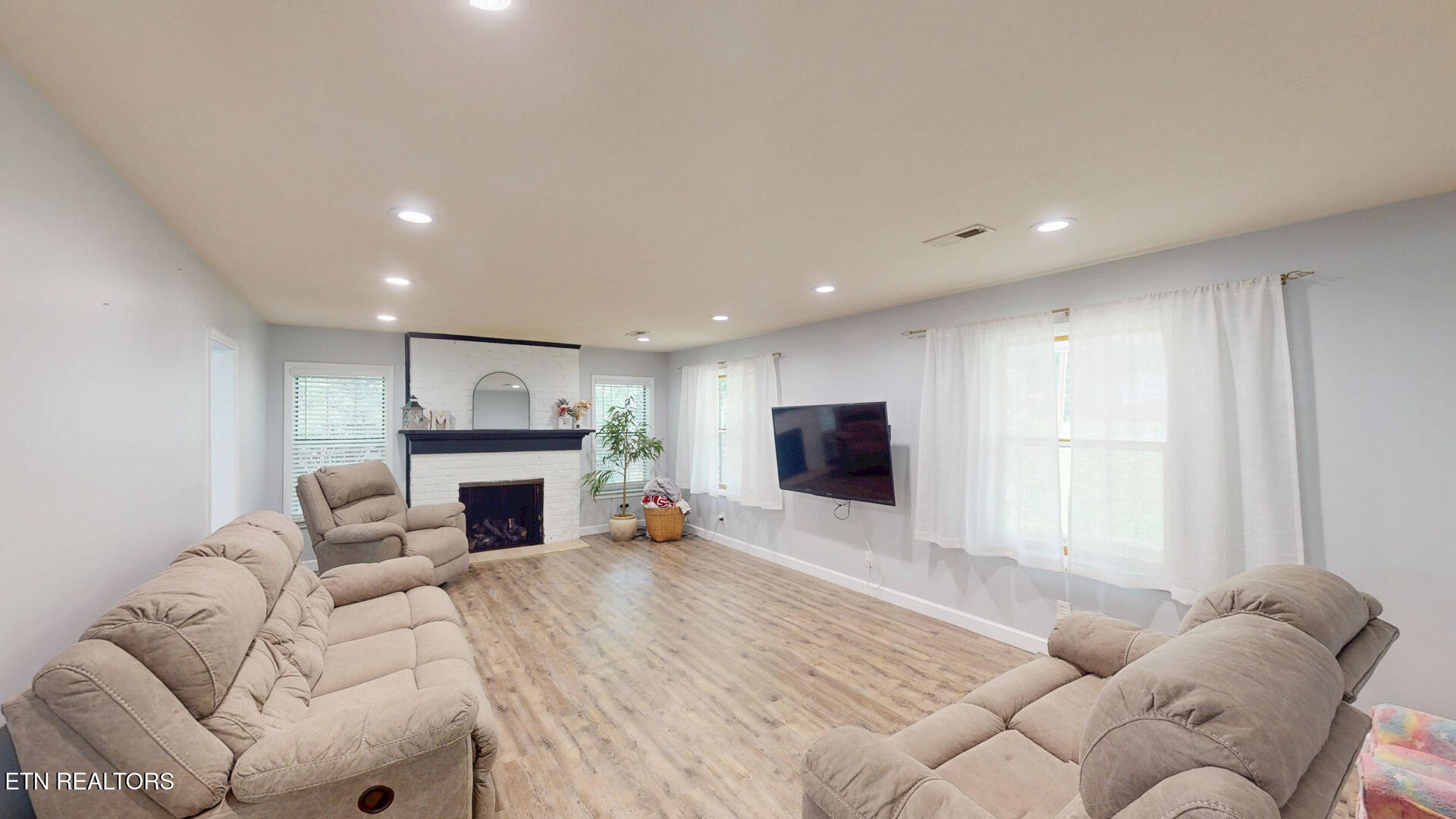 989 W Outer Drive Oak Ridge TN 37830
