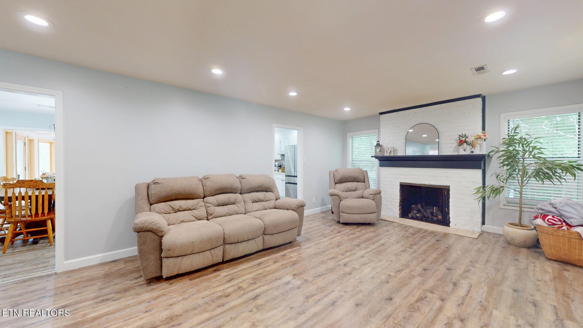 989 W Outer Drive Oak Ridge TN 37830