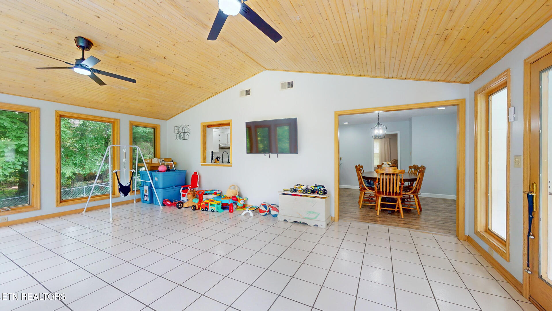 989 W Outer Drive Oak Ridge TN 37830