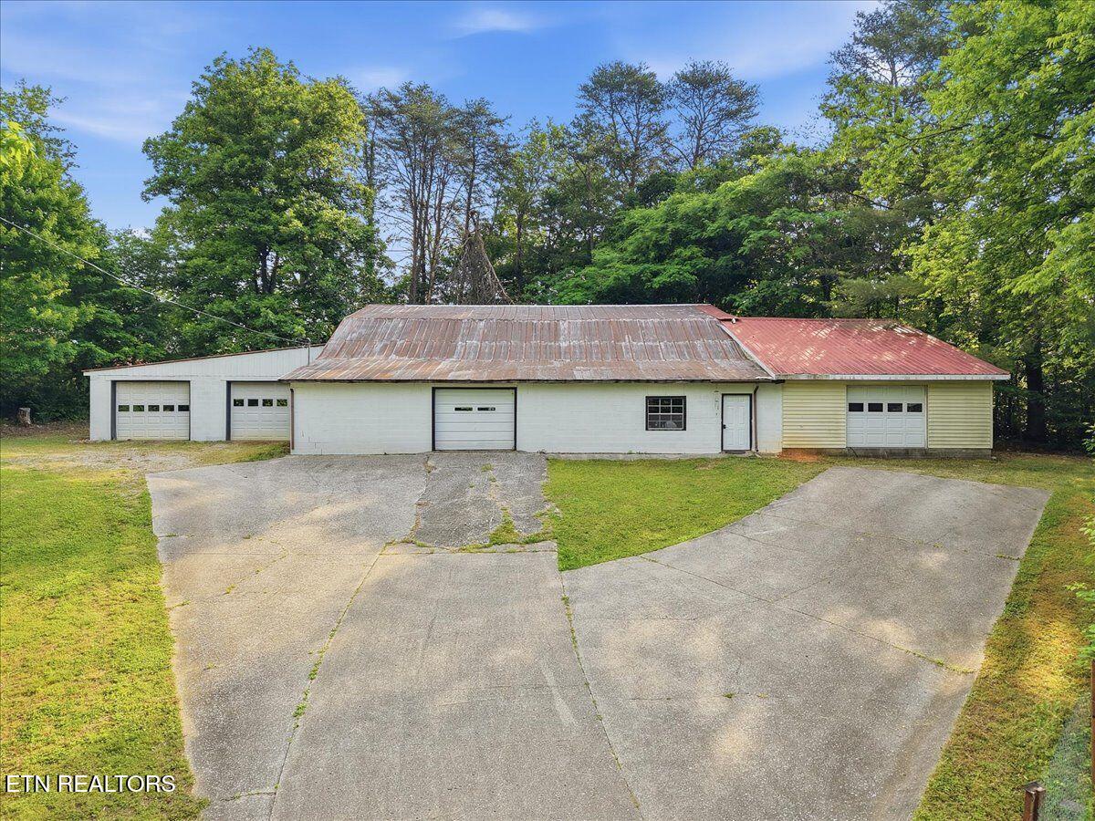 2633 Harriman Highway Harriman TN 37748
