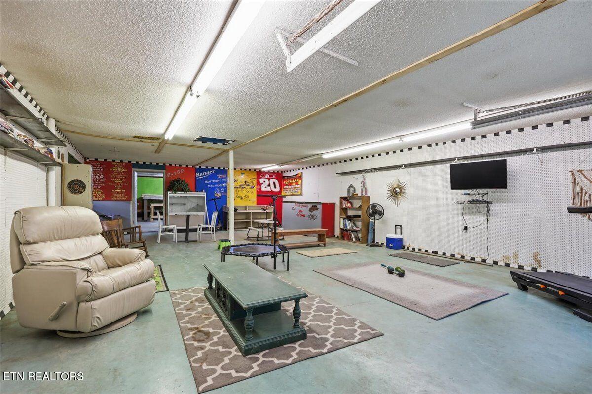 2633 Harriman Highway Harriman TN 37748
