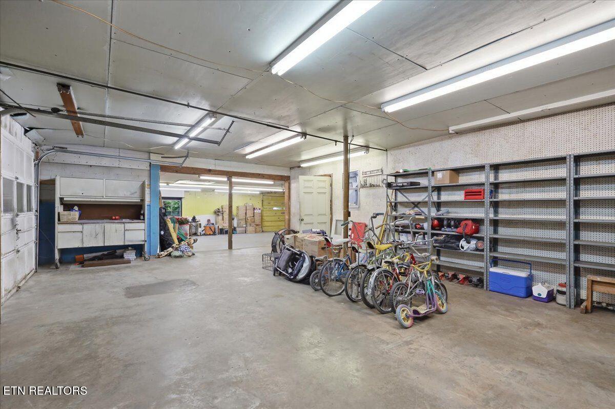 2633 Harriman Highway Harriman TN 37748