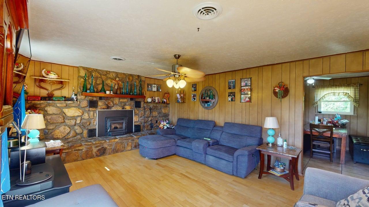285 Matthews Lane Mosheim TN 37818