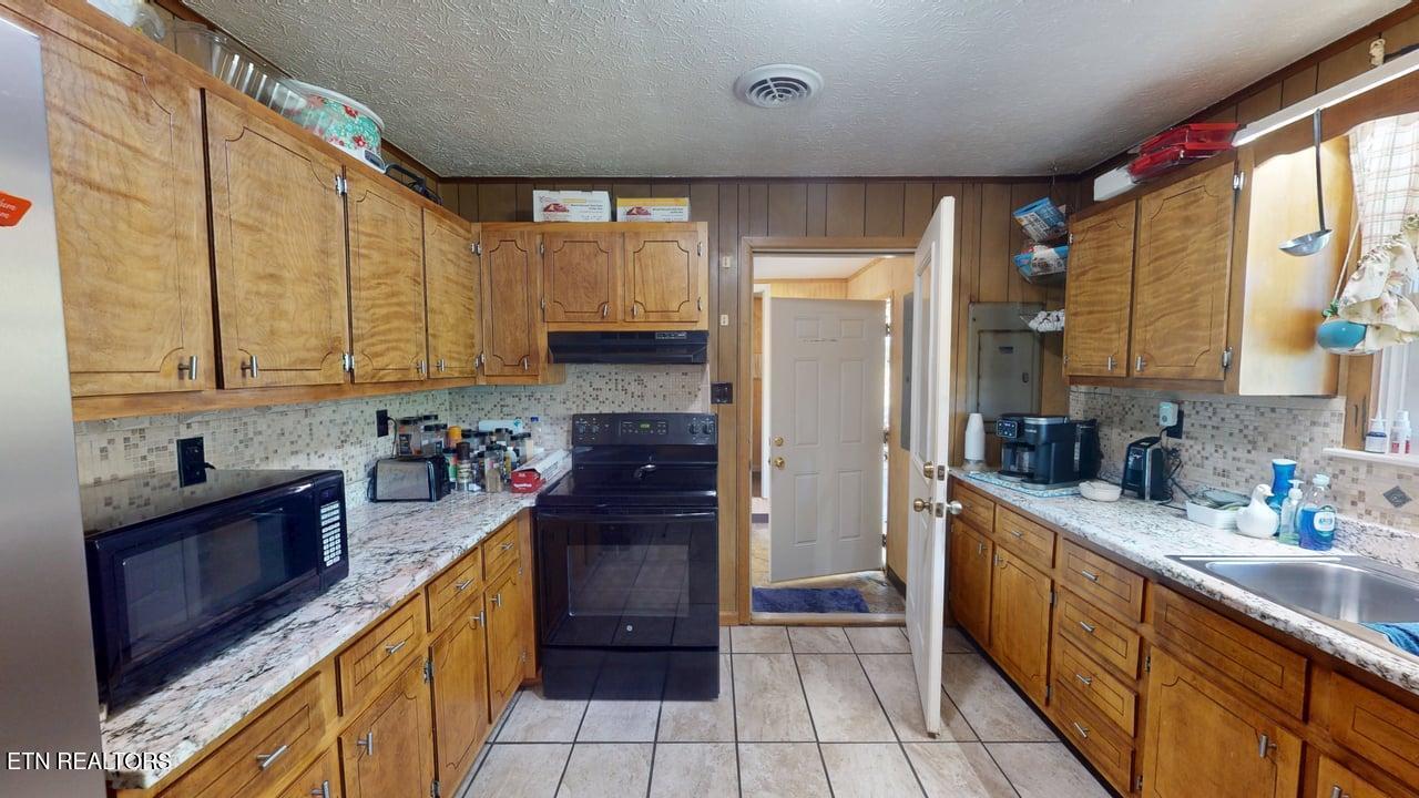 285 Matthews Lane Mosheim TN 37818