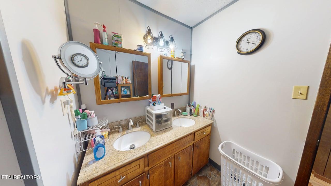 285 Matthews Lane Mosheim TN 37818