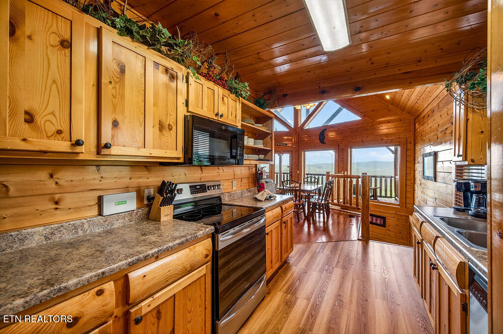 2214 Towering Hemlock Drive Sevierville TN 37876
