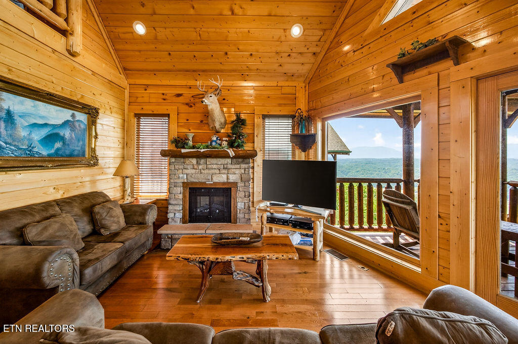 2214 Towering Hemlock Drive Sevierville TN 37876