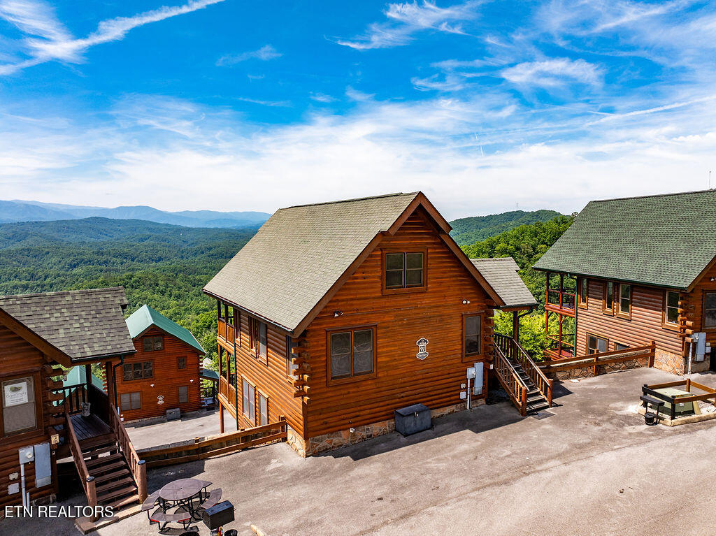 2214 Towering Hemlock Drive Sevierville TN 37876