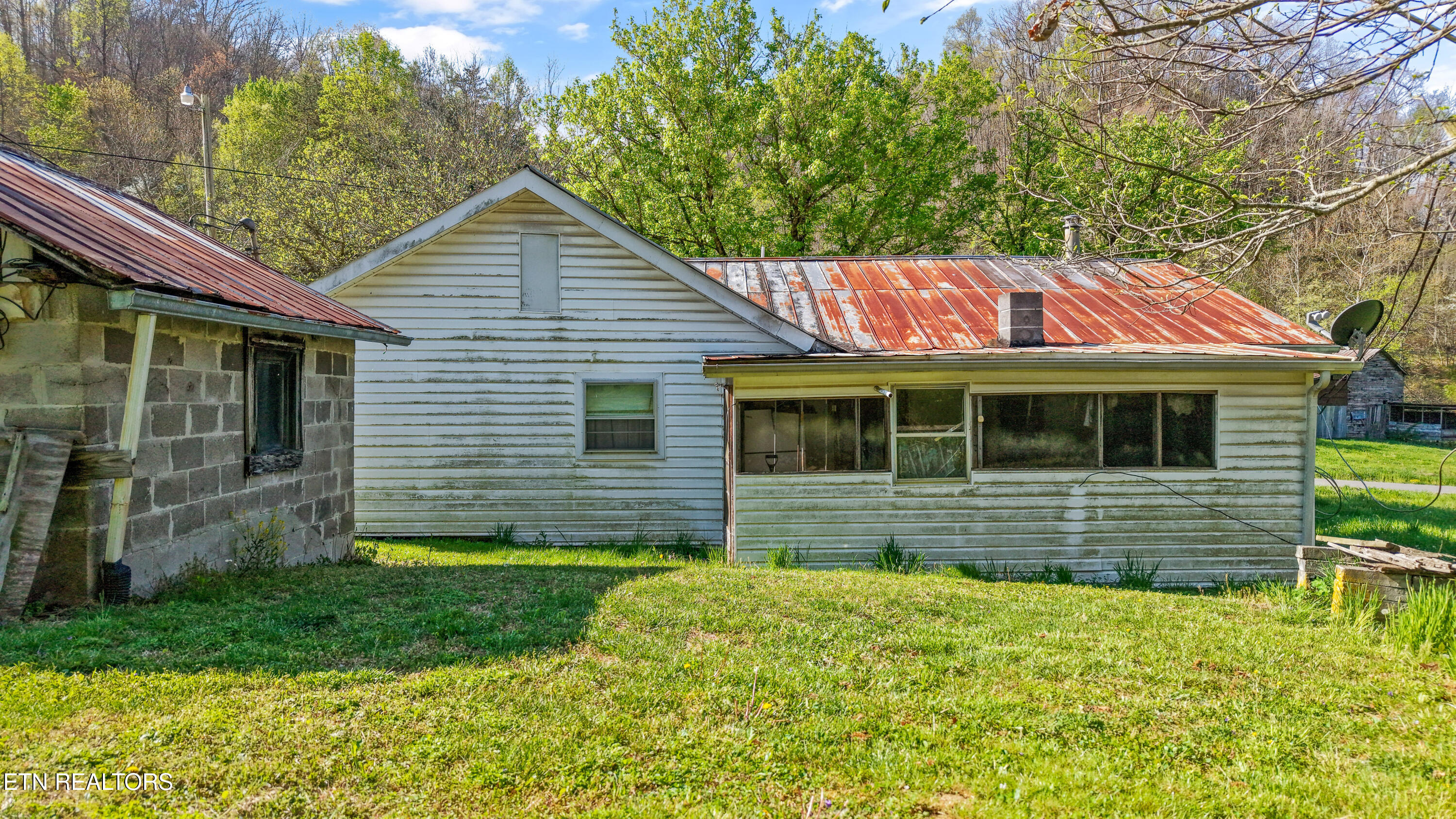 542 Back Valley Road Sneedville TN 37869