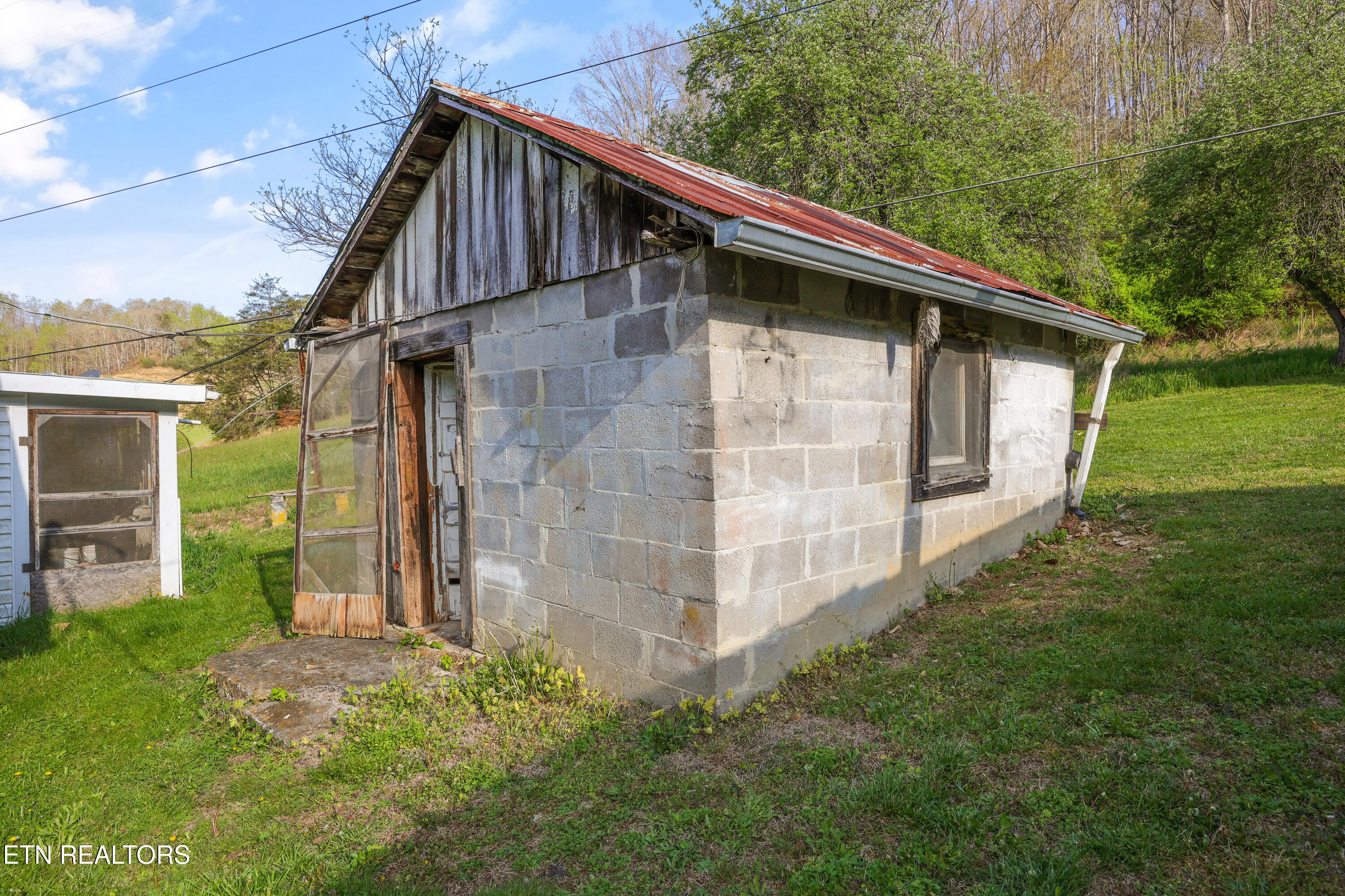 542 Back Valley Road Sneedville TN 37869