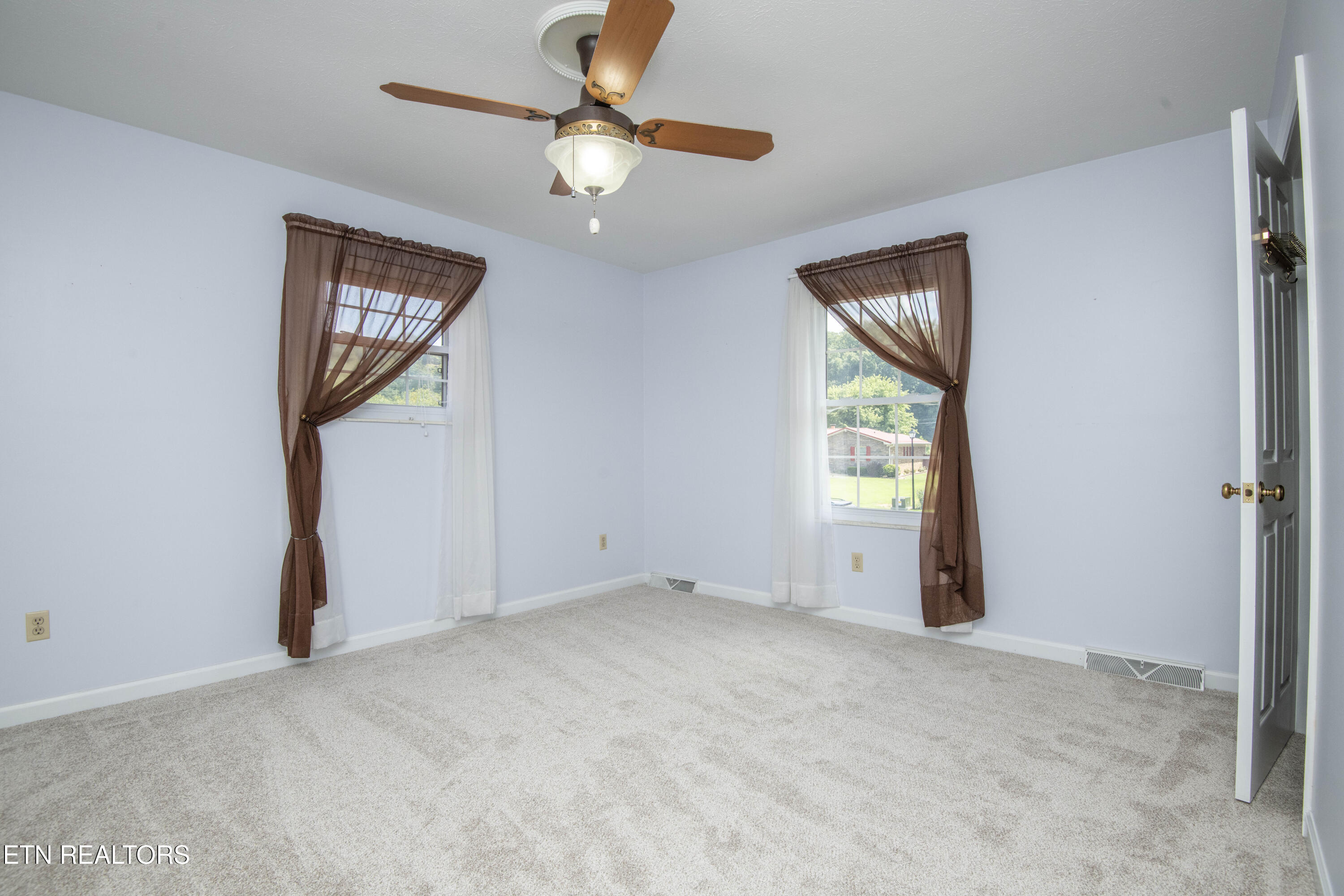 603 Riverbend Road Clinton TN 37716