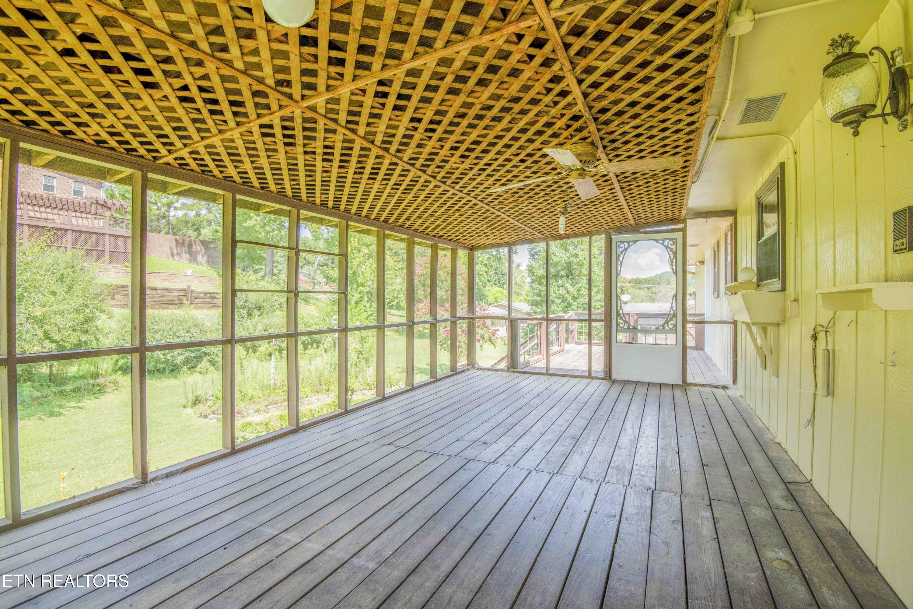 603 Riverbend Road Clinton TN 37716