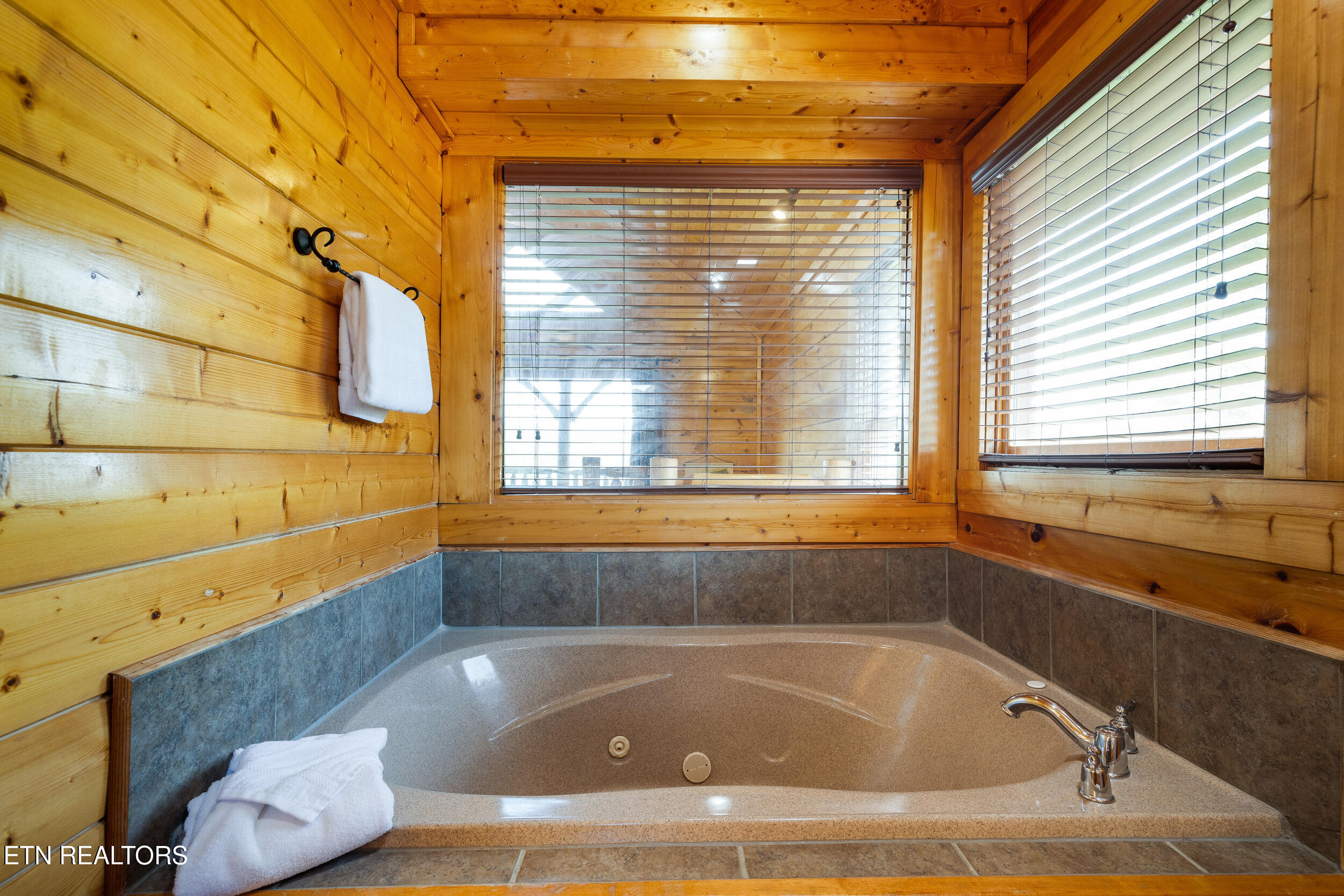 2828 White Oak Ridge Lane Sevierville TN 37862