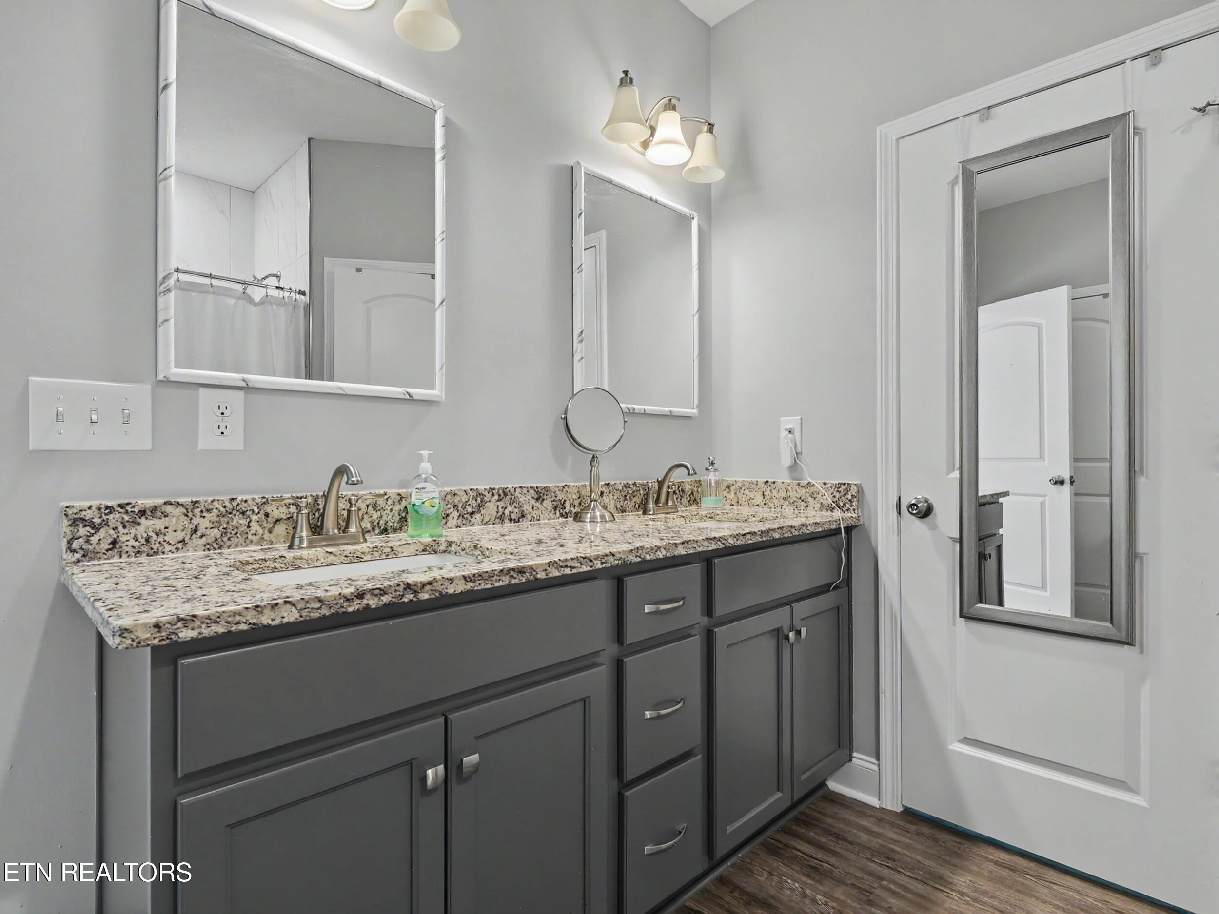 4478 Bruce Ogle Way Pigeon Forge TN 37863