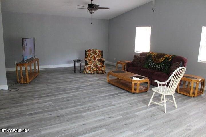 2915 Flat Hollow Road Speedwell TN 37870