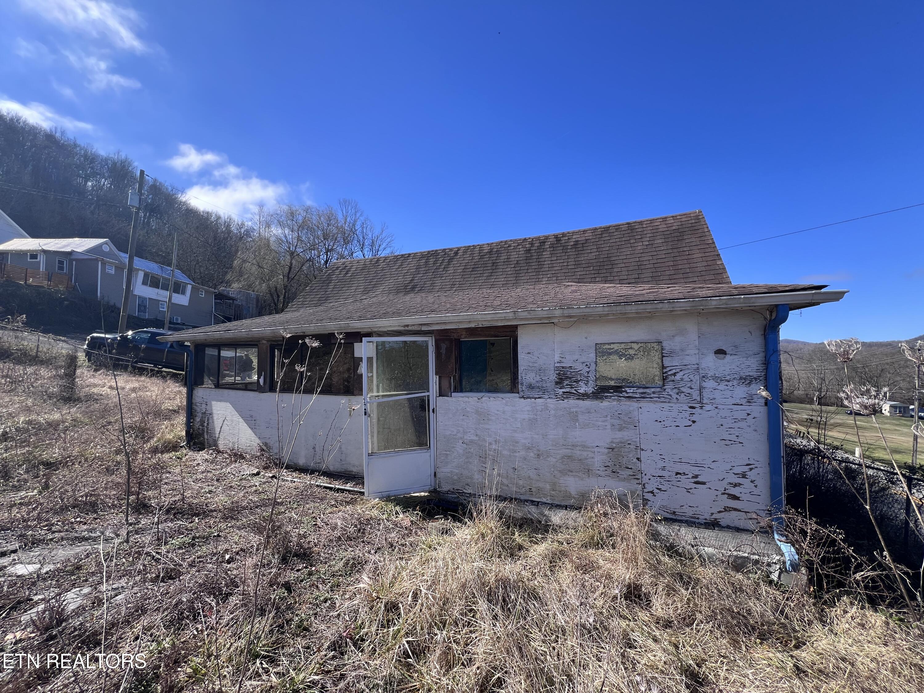 115 7th Avenue Jellico TN 37762