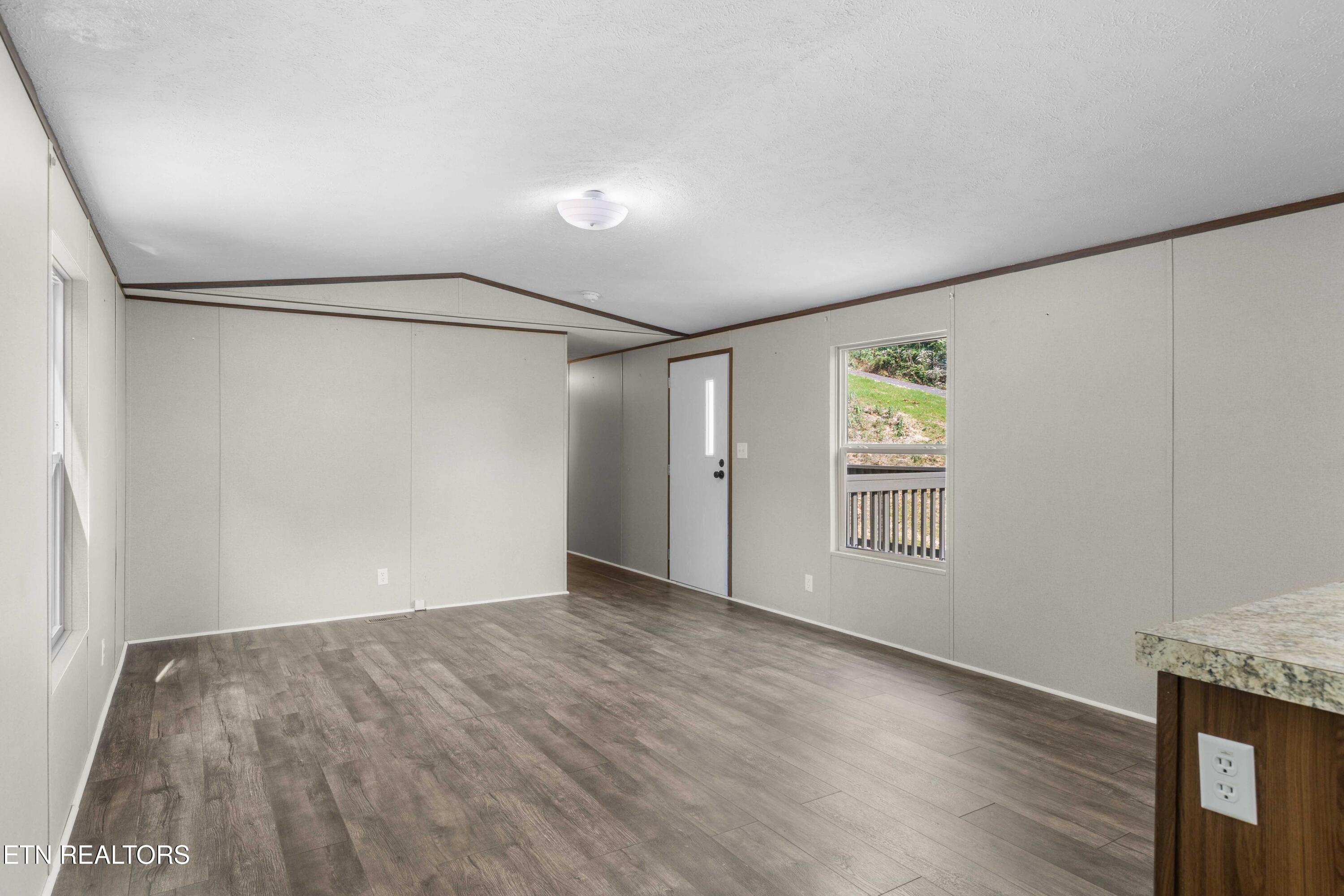 138 Mercury Lane Jacksboro TN 37757