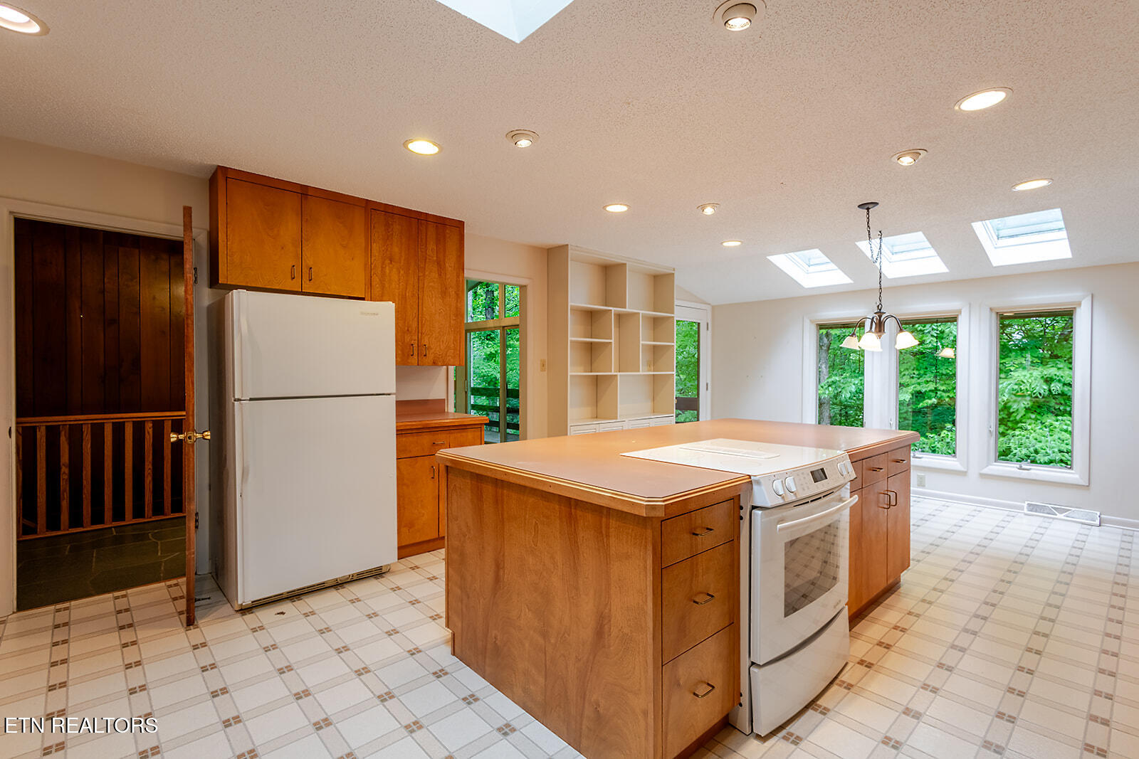 106 Newcrest Lane Oak Ridge TN 37830