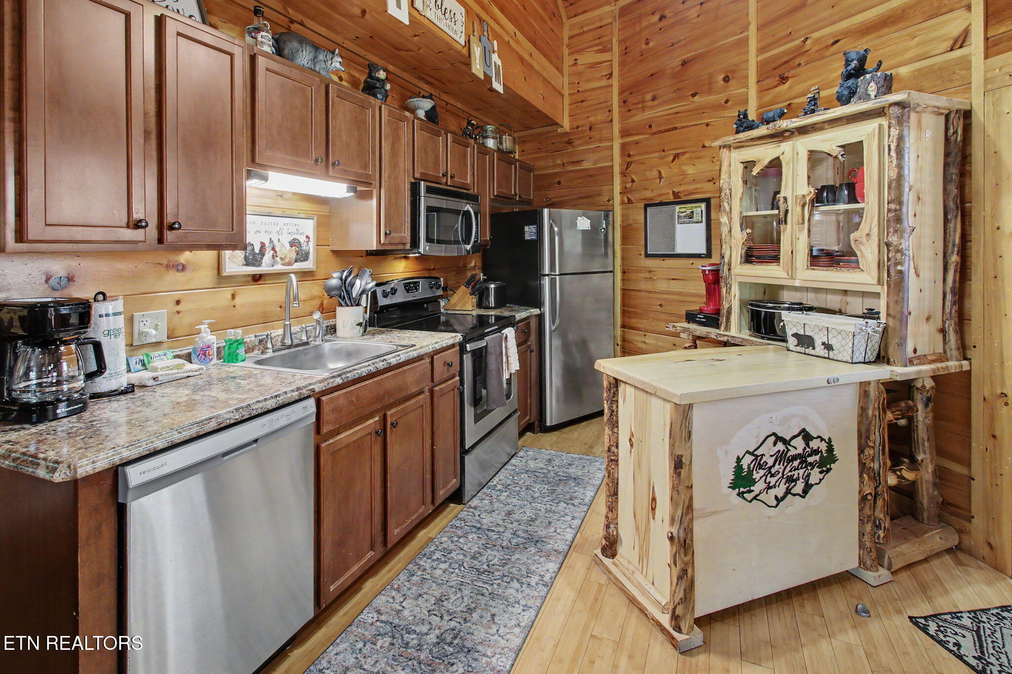 1086 Towering Oaks Drive Sevierville TN 37876