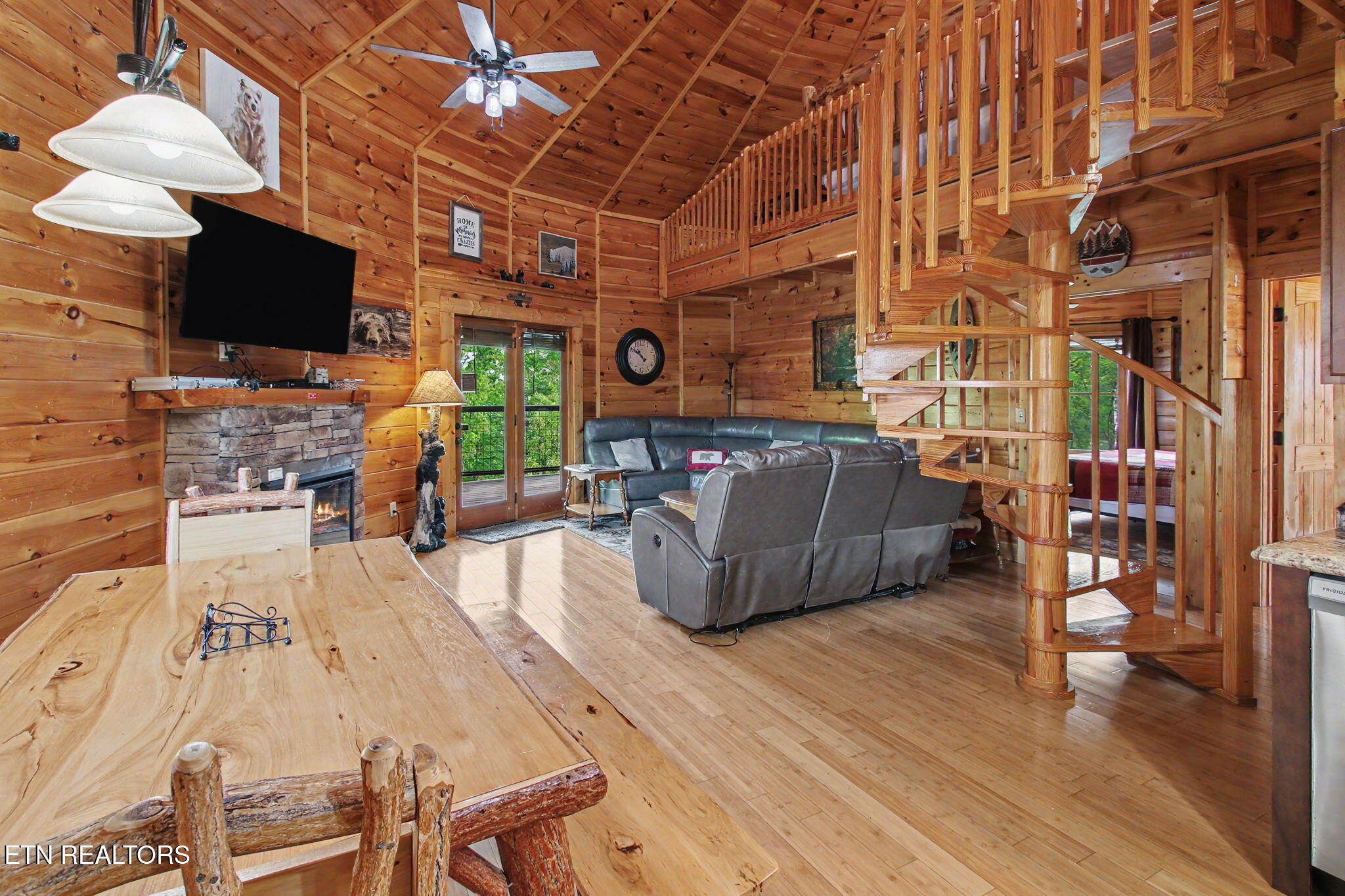 1086 Towering Oaks Drive Sevierville TN 37876