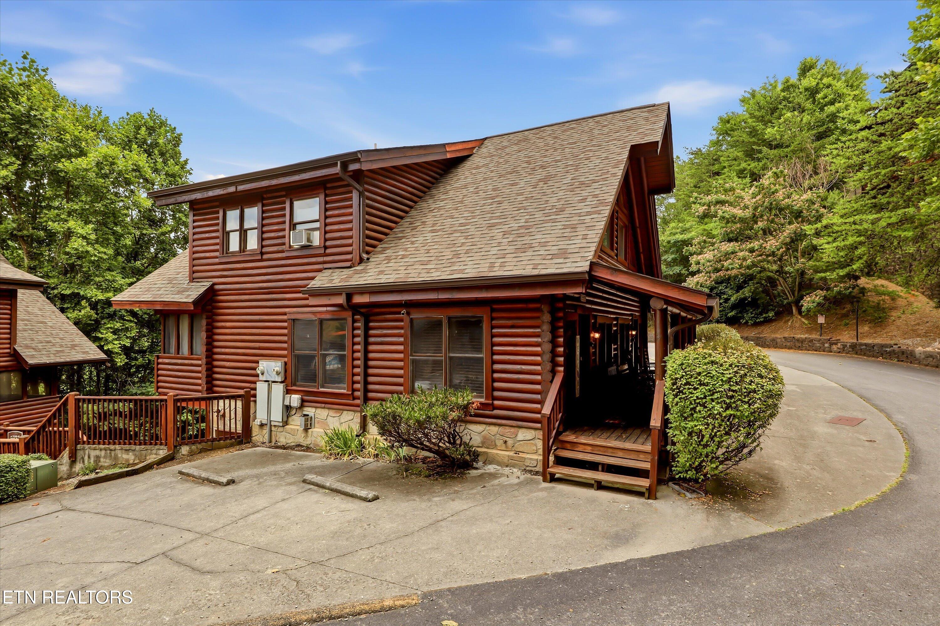 727 Golf View Boulevard Pigeon Forge TN 37863