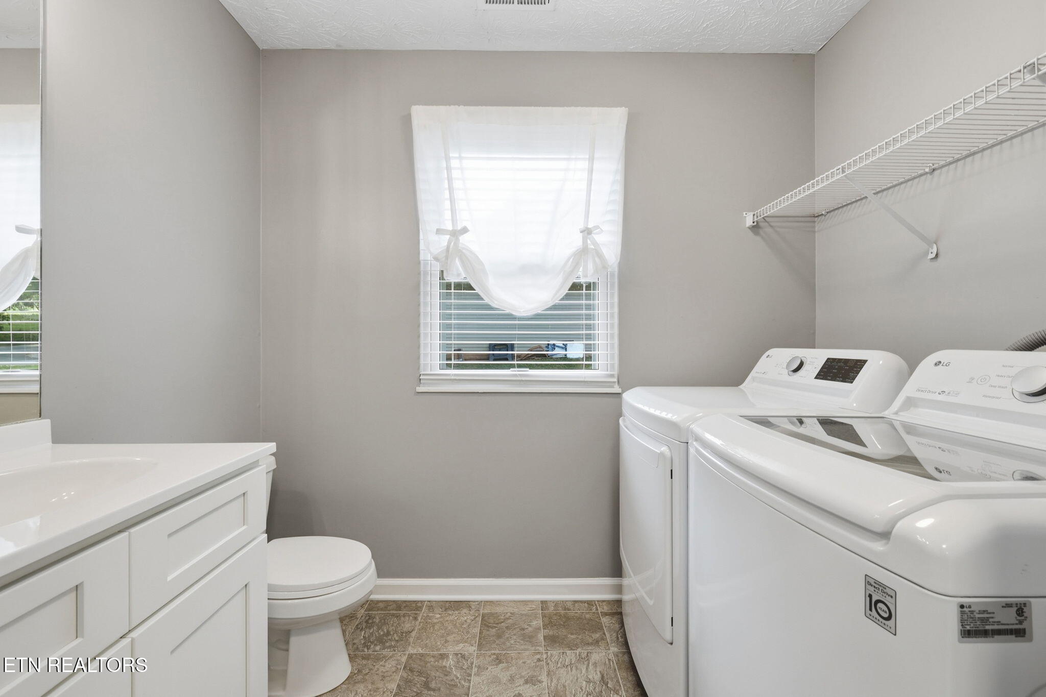 5516 W Emory Road Powell TN 37849