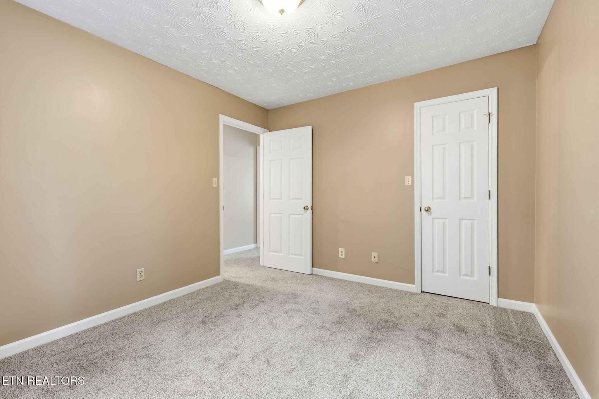 5516 W Emory Road Powell TN 37849