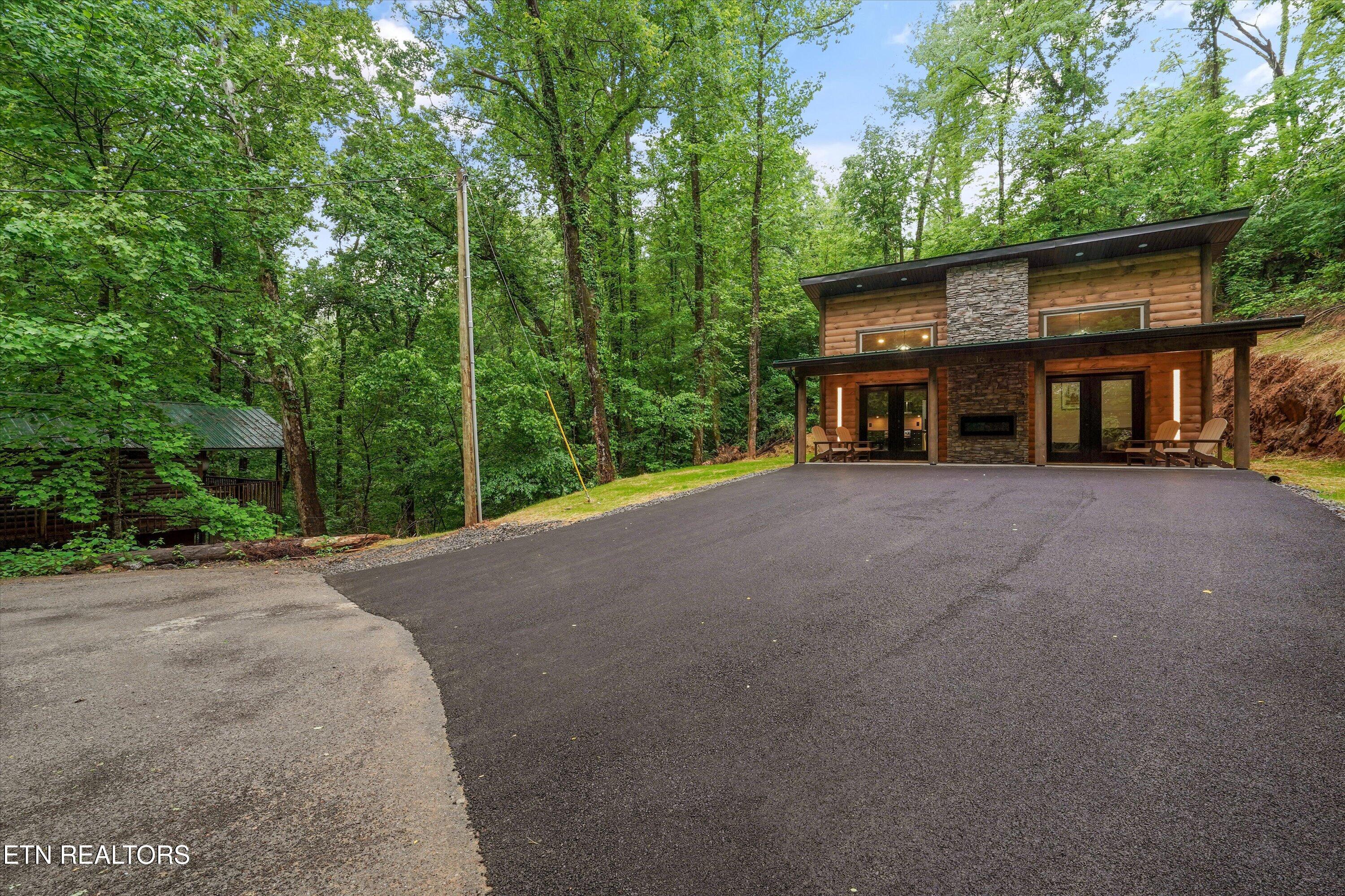 2036 Ridge Road Pigeon Forge TN 37863