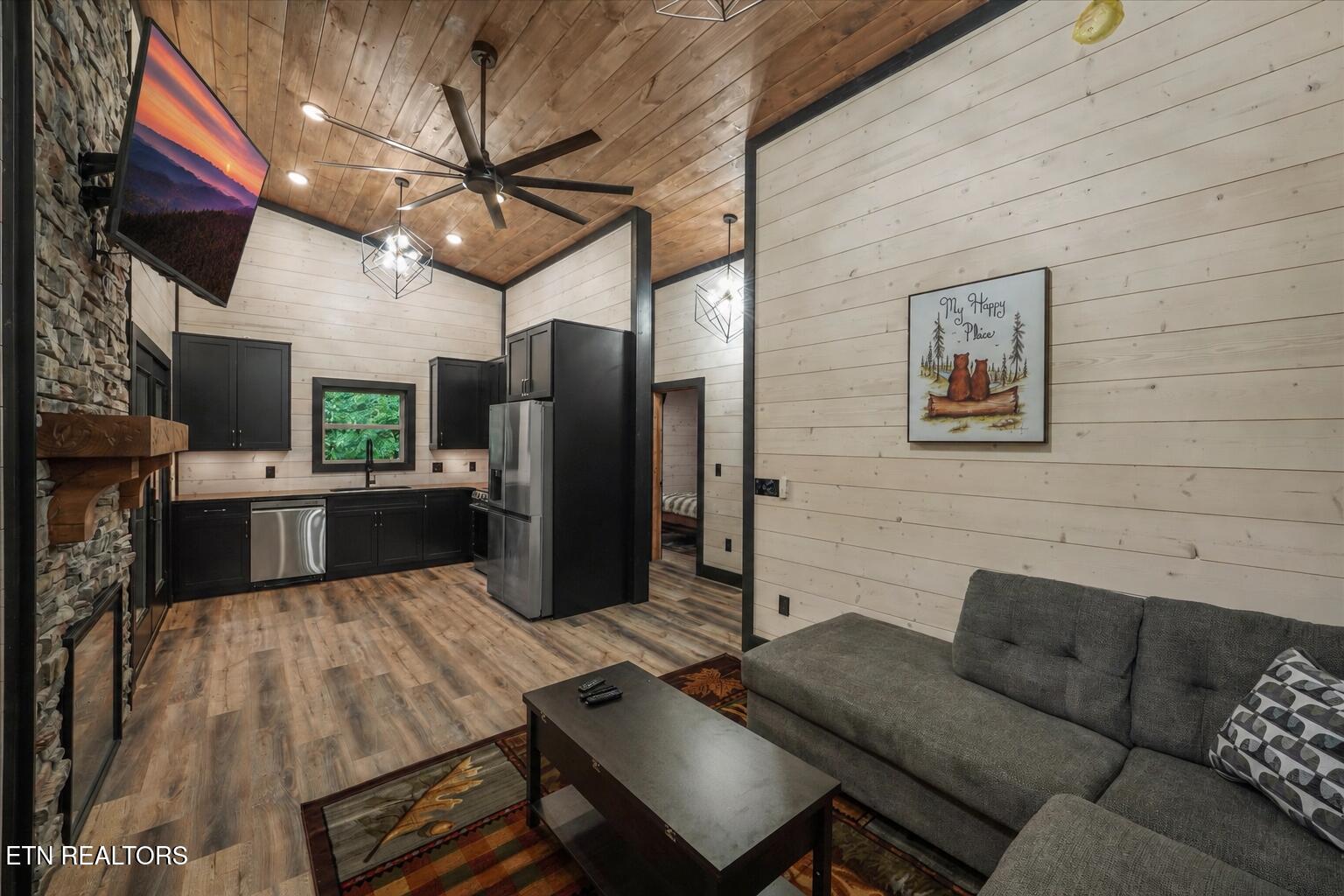 2036 Ridge Road Pigeon Forge TN 37863