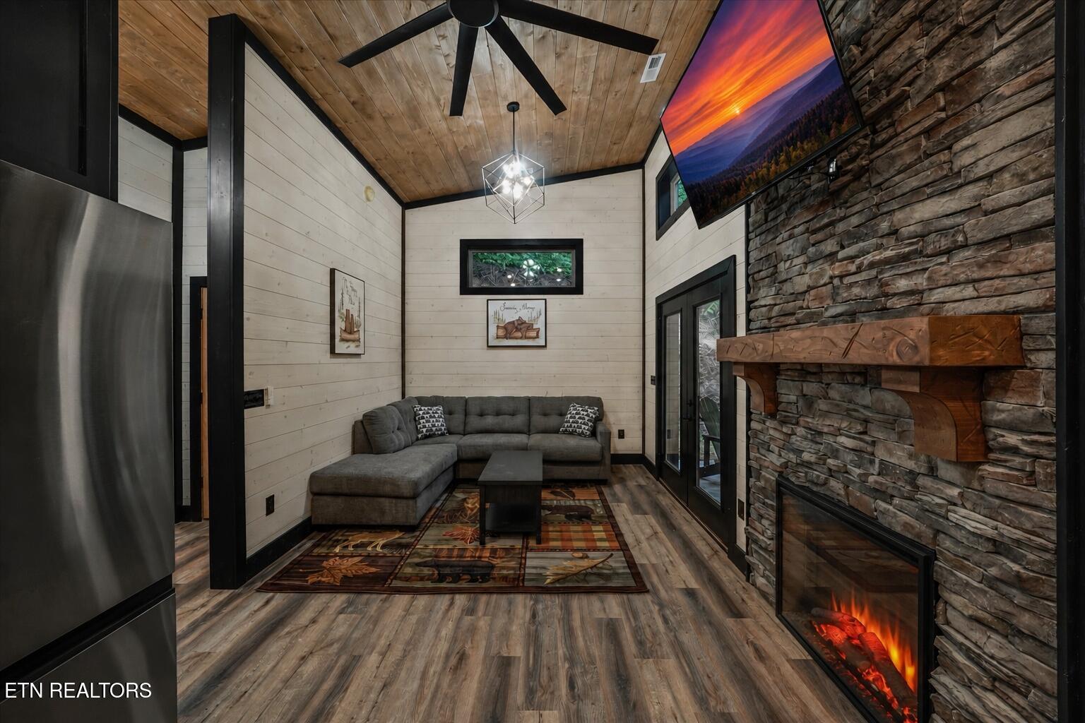 2036 Ridge Road Pigeon Forge TN 37863