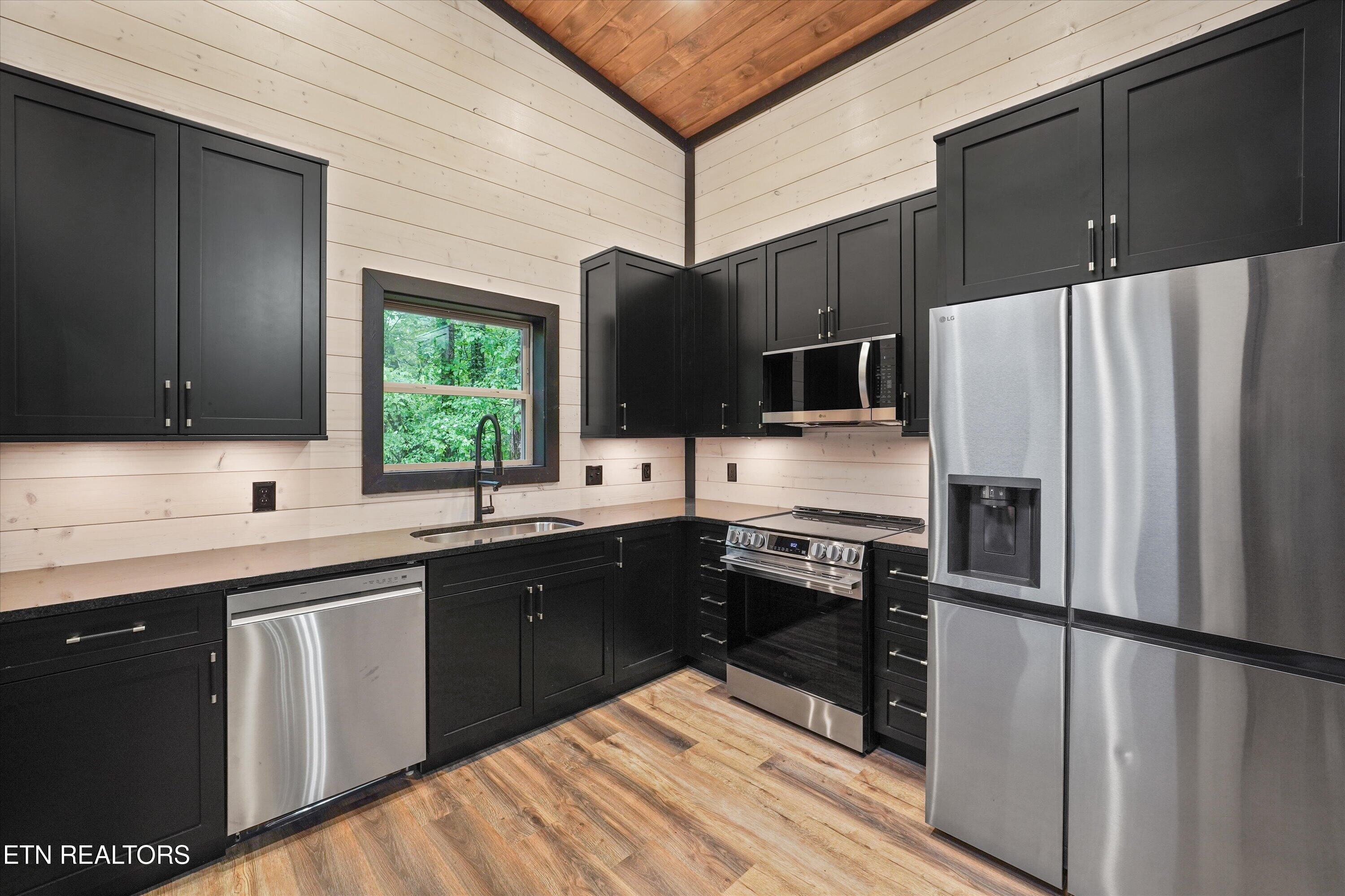 2036 Ridge Road Pigeon Forge TN 37863