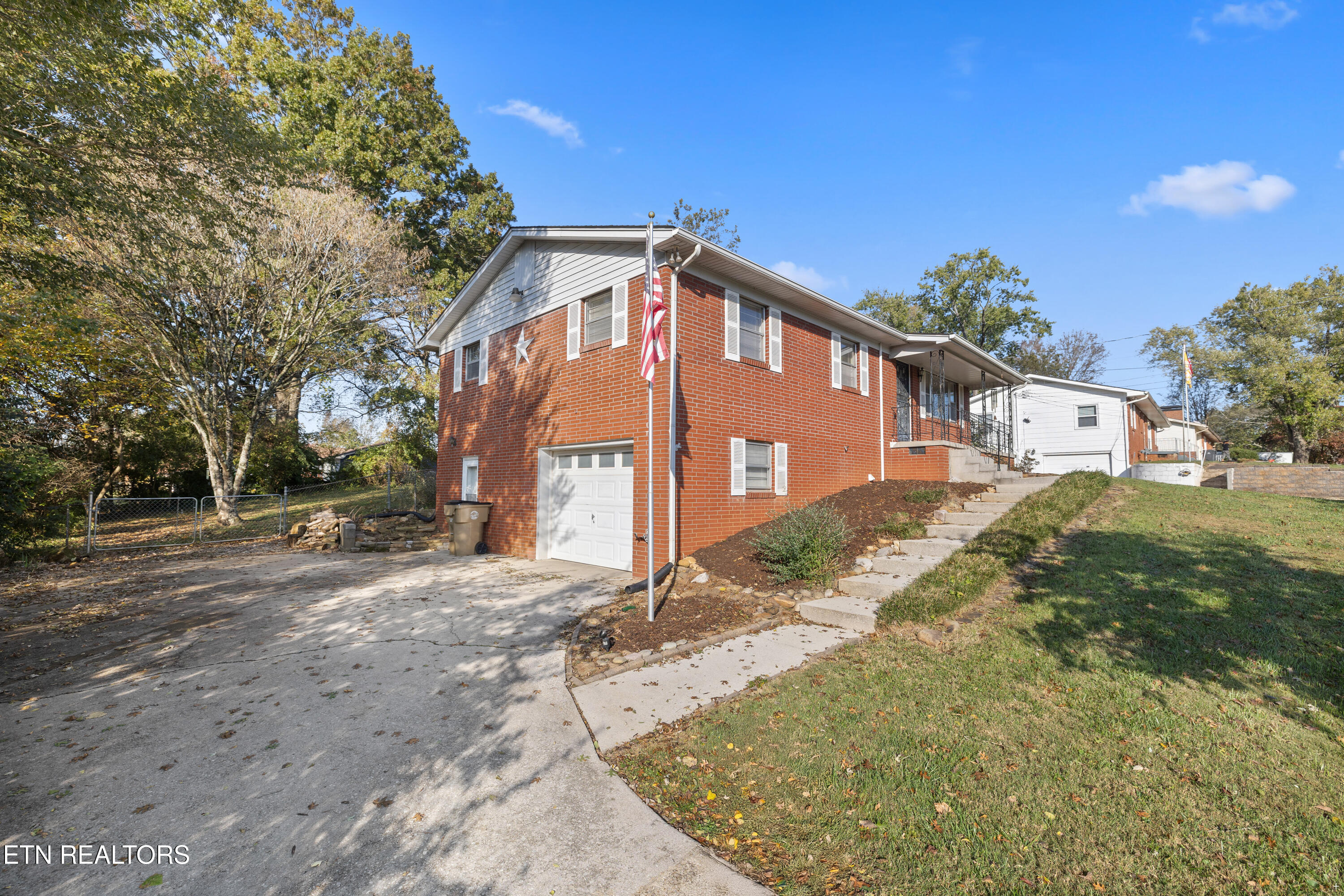 5541 Stoneleigh Road Knoxville TN 37912