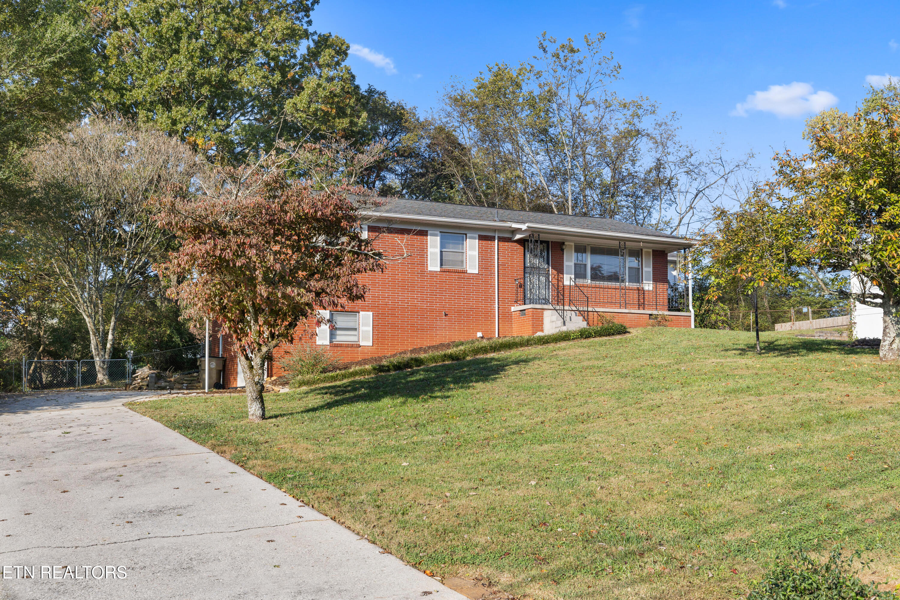 5541 Stoneleigh Road Knoxville TN 37912